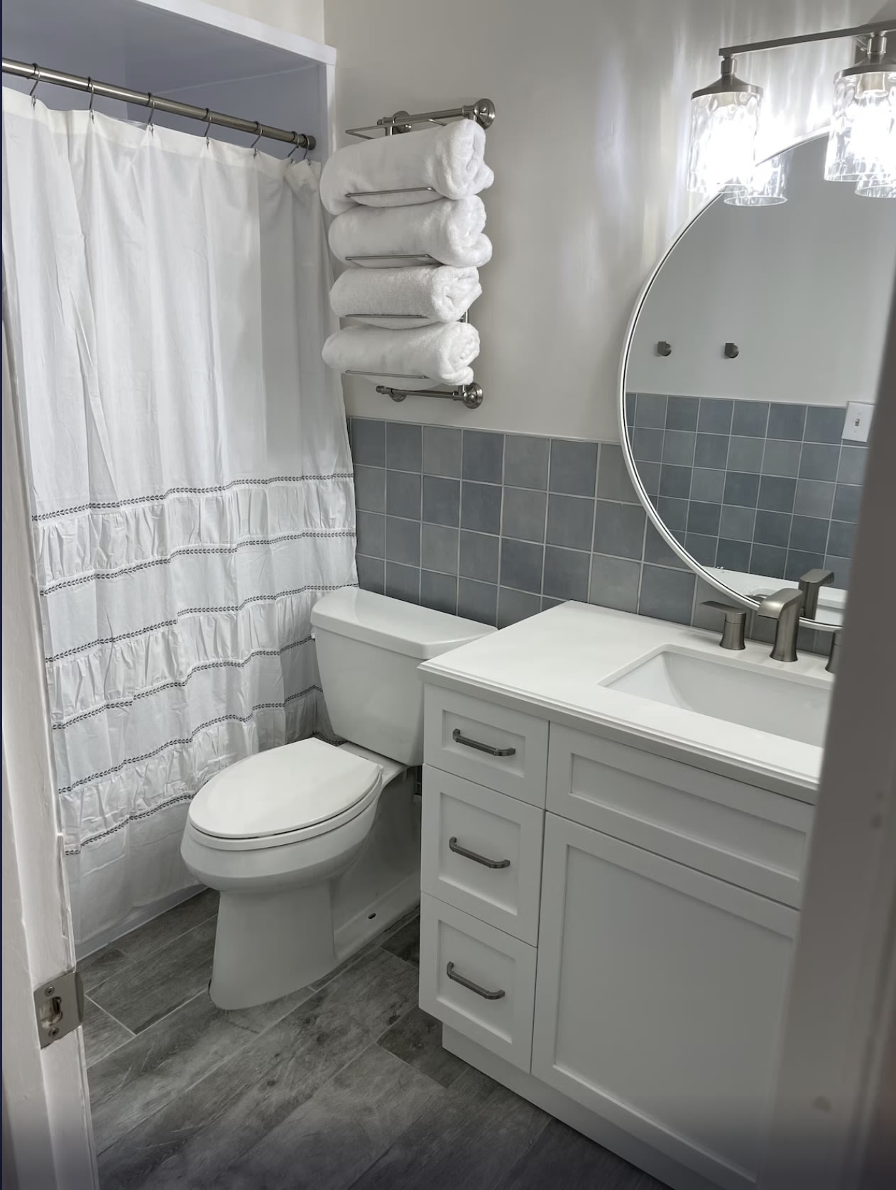 Guest Bathroom with Bathtub/Shower Combo