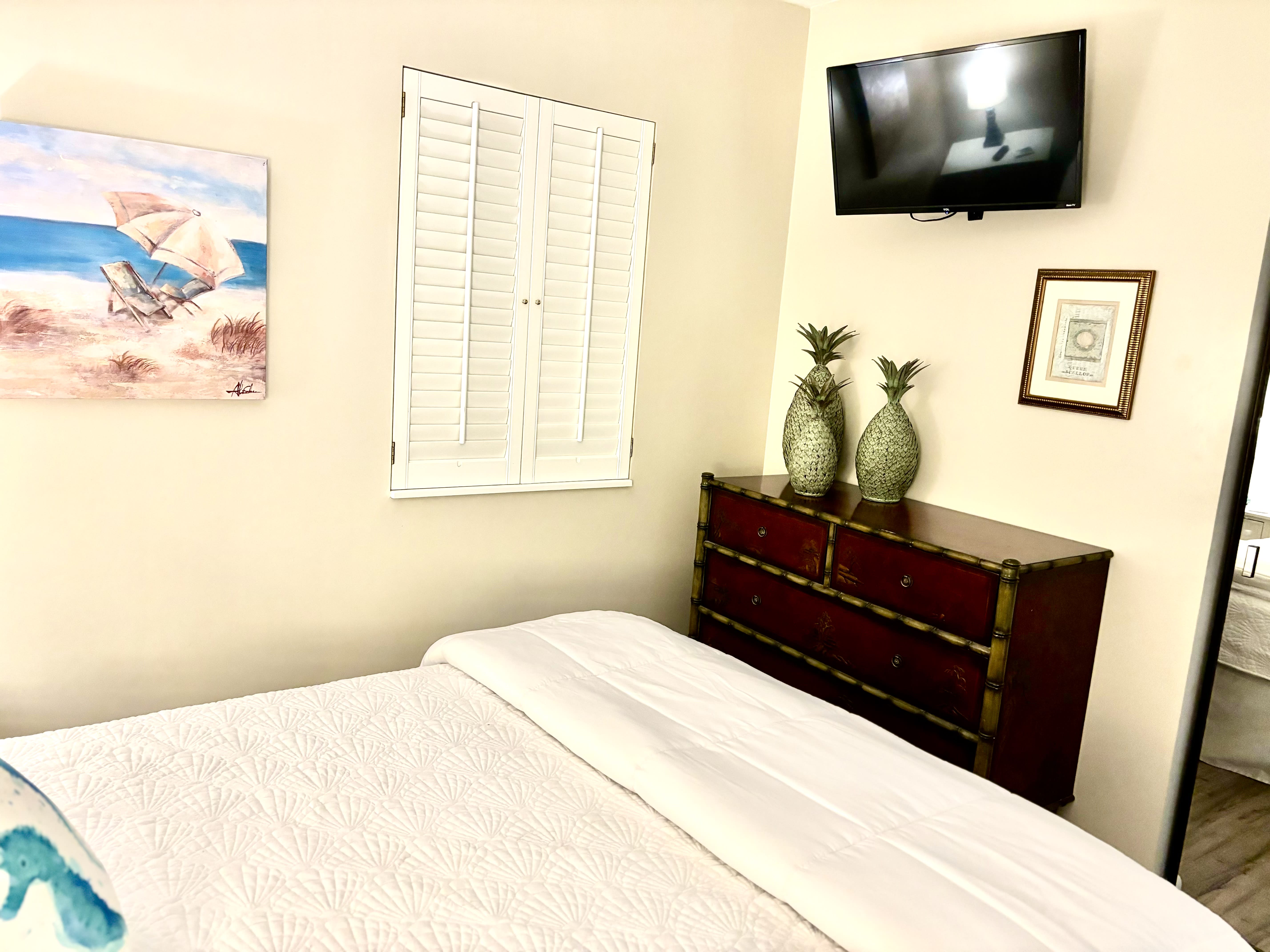 Flat screen Roku TV.