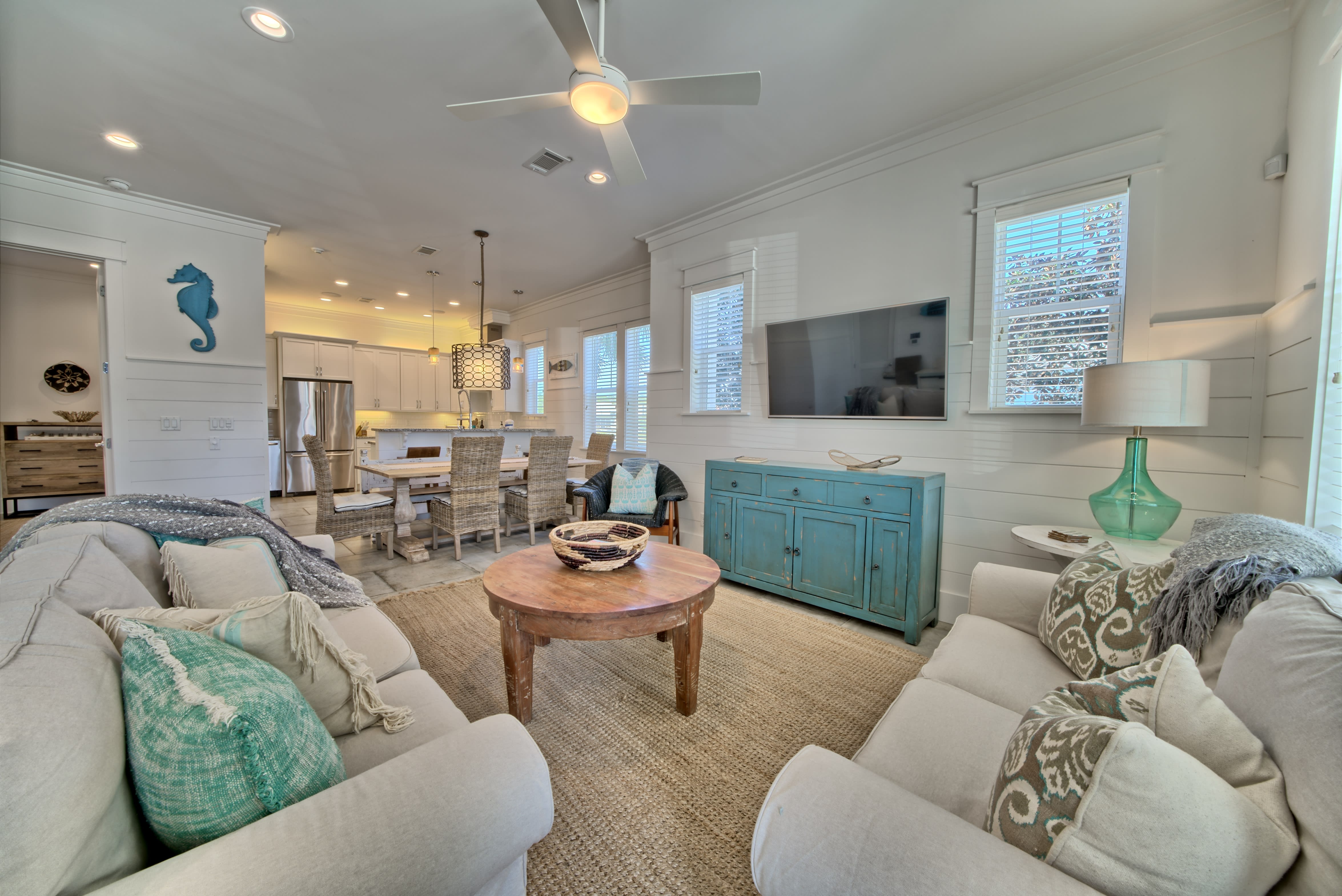 BEAUTIFUL 1ST FLOOR LIVING SPACE RIGHT OFF THE KITCHEN