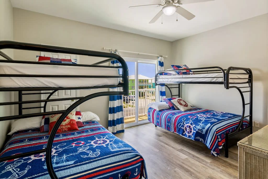 Second Level Bunk room. TV with cable. 