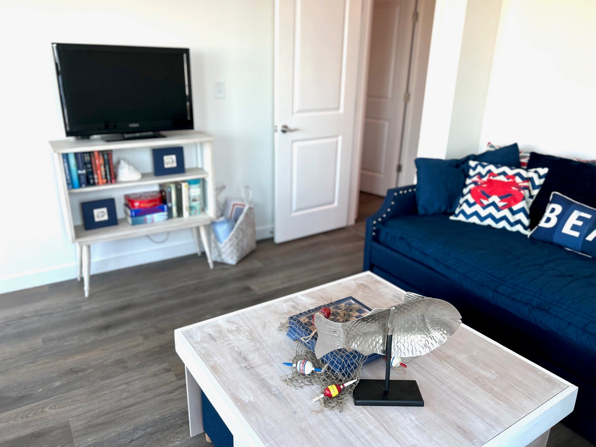 upstairs den with daybed with trundle