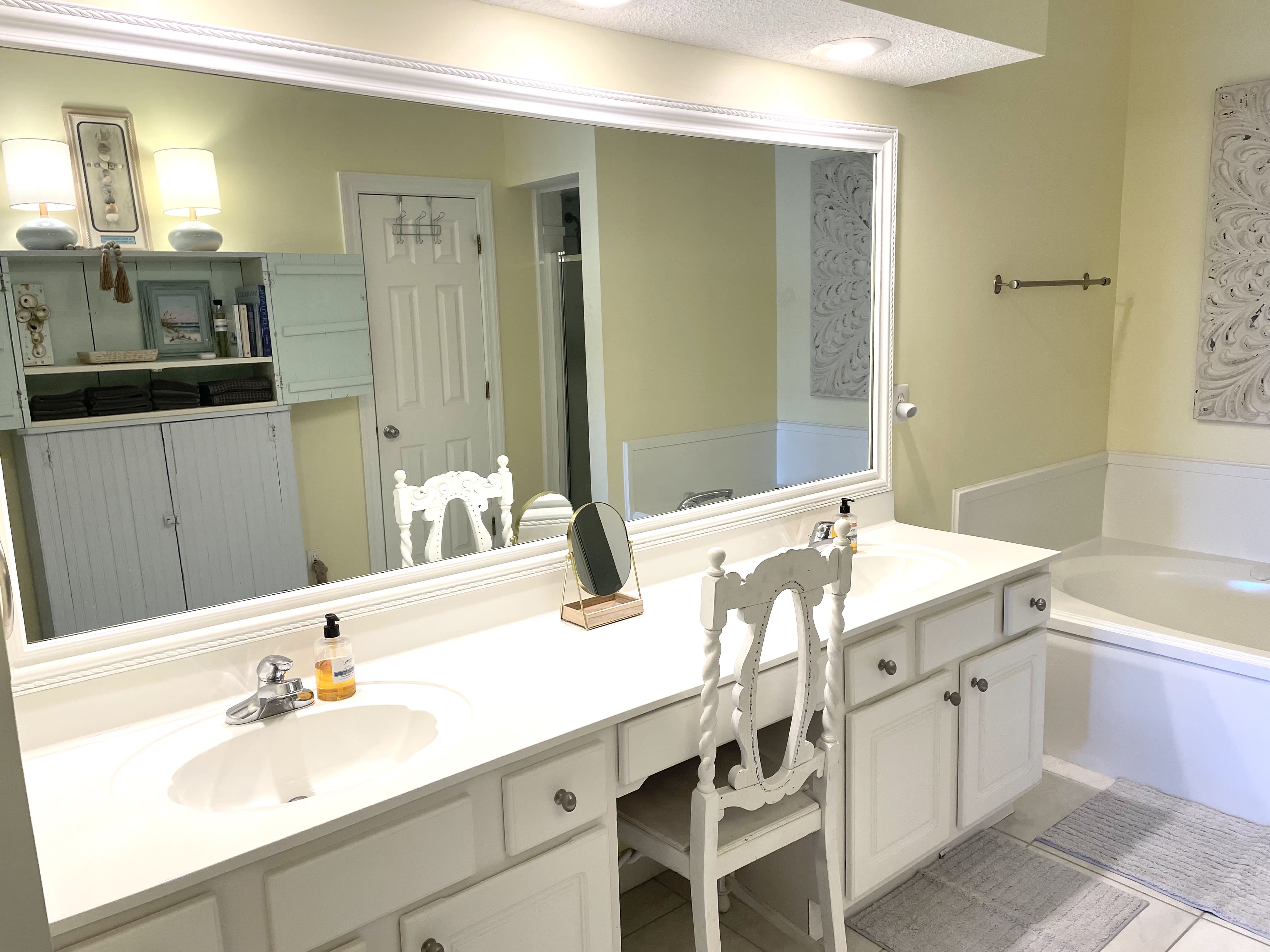 MASTER BATH WITH DOUBLE VANITY &amp; HUGE WALK IN CLOSET 