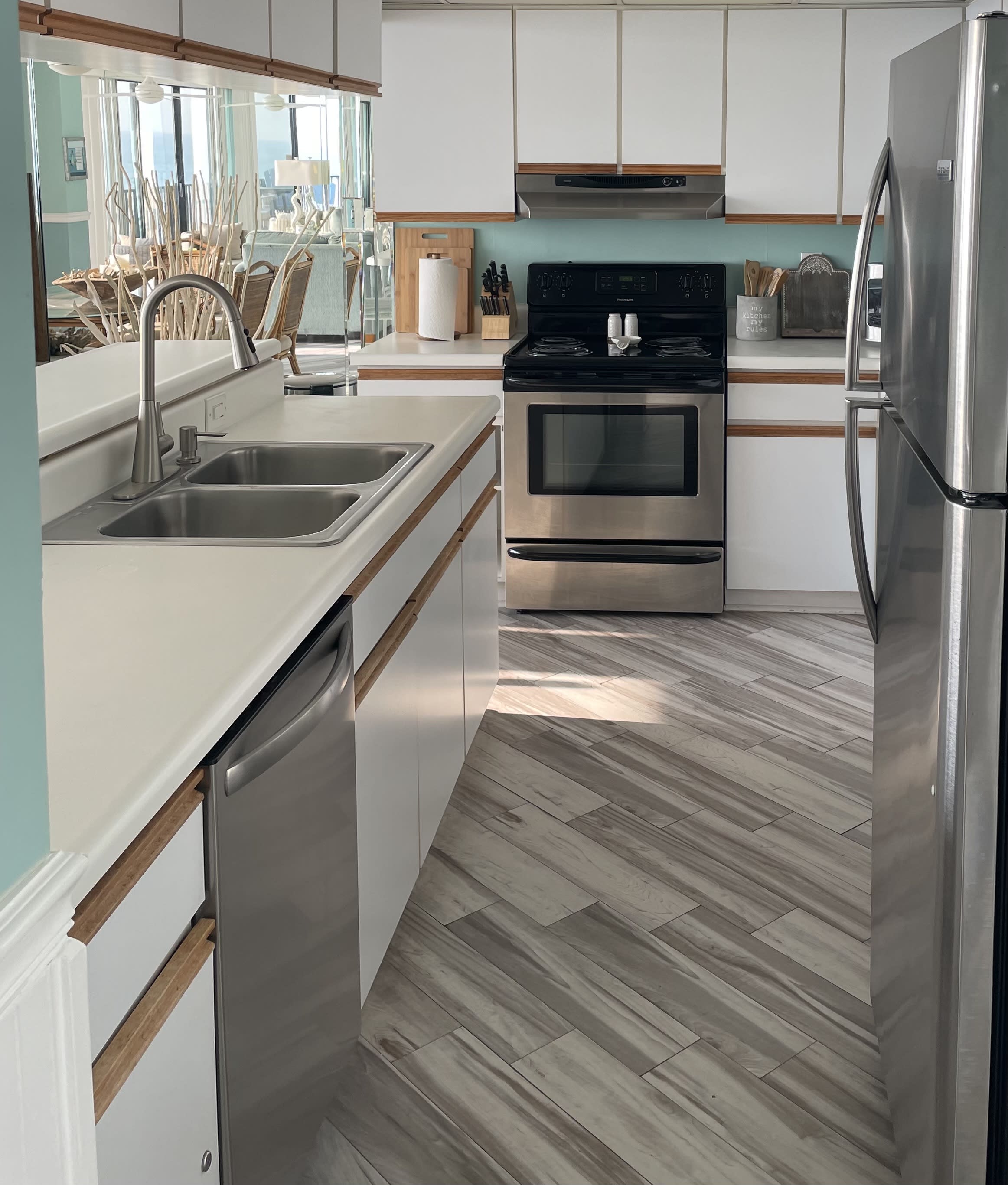 Fully Equipped Kitchen with Pantry and Washer/Dryer!