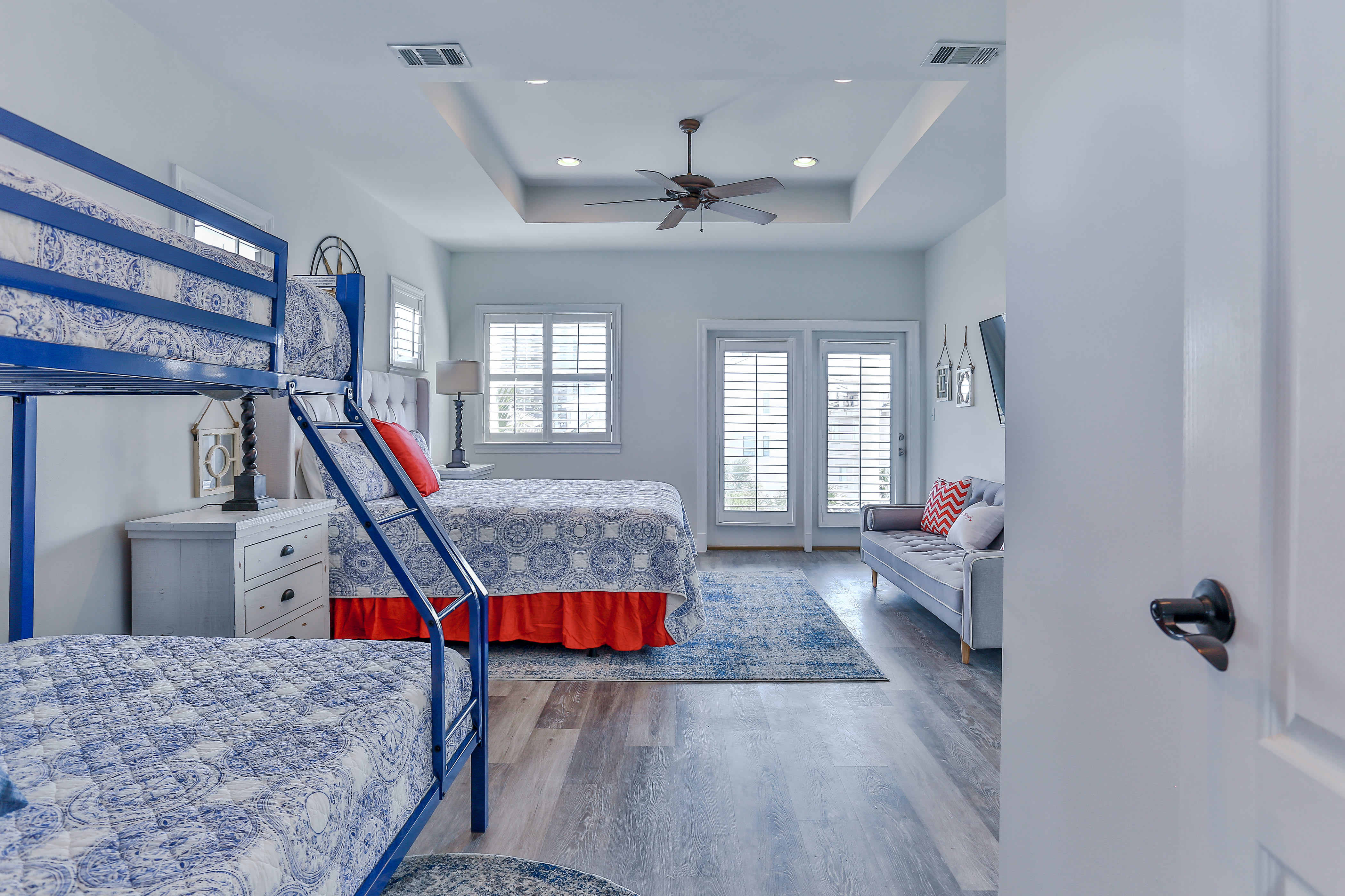 3rd floor ensuite (tub), twin over double, king bed, private terrace, ocean view