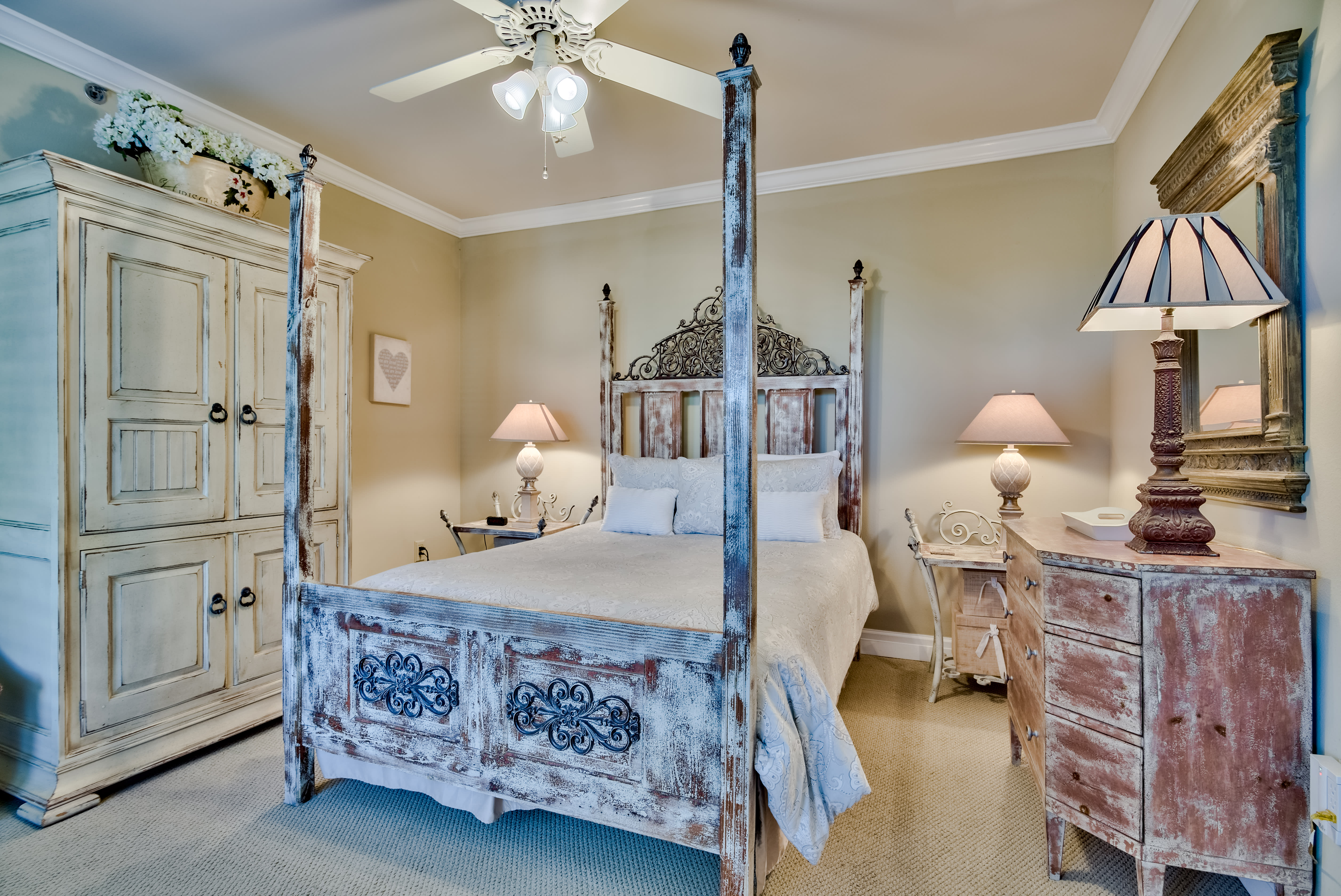 THIRD BEDROOM QUEEN SIZE BED