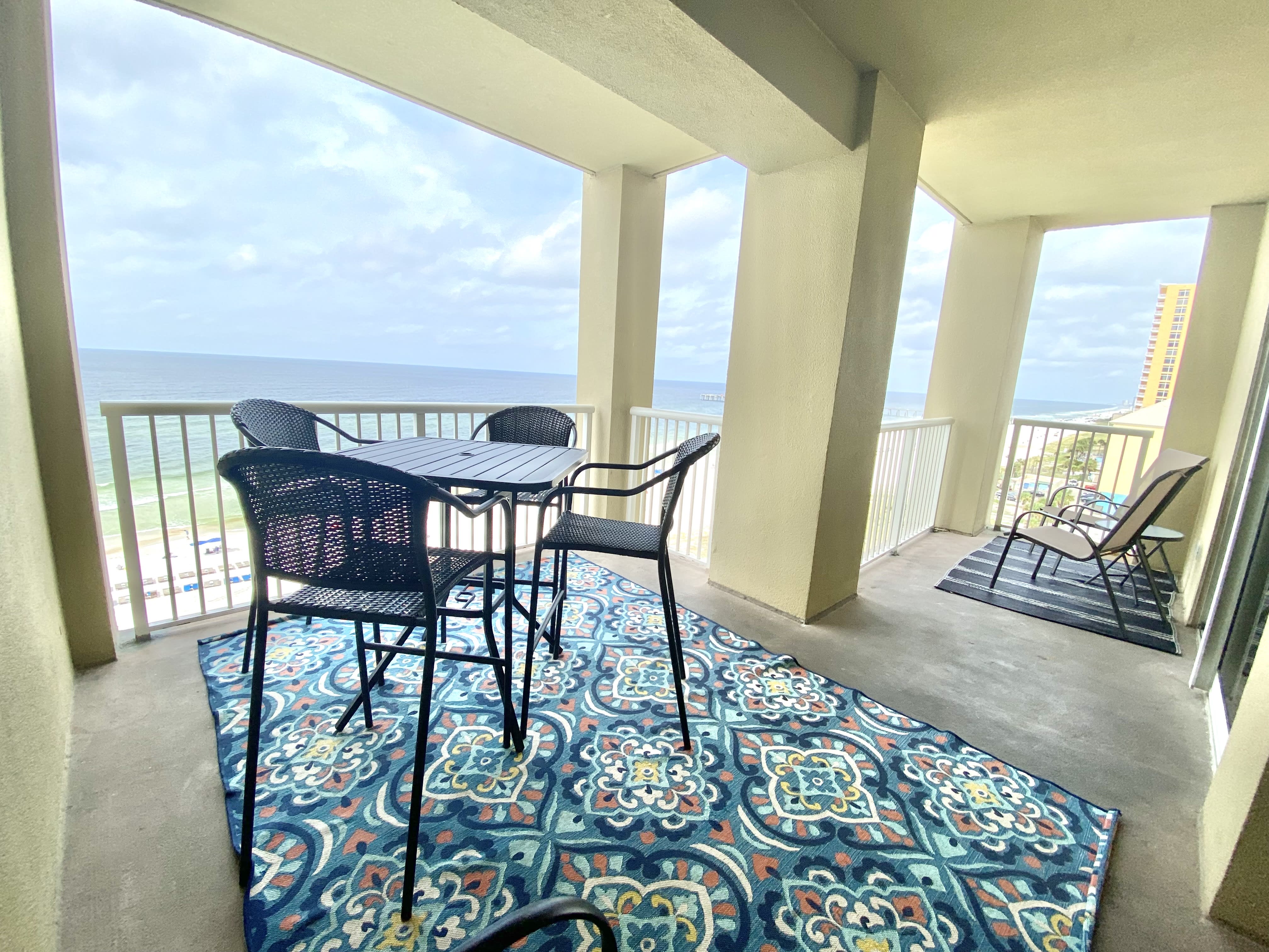 Balcony on the beach with amazing views!