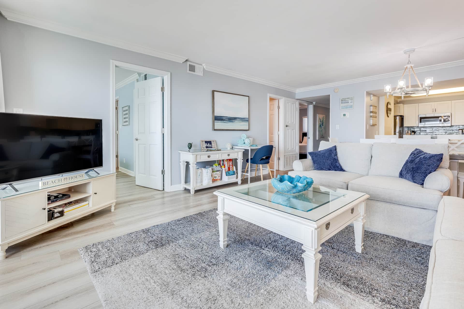 Beautifully decorated throughout!