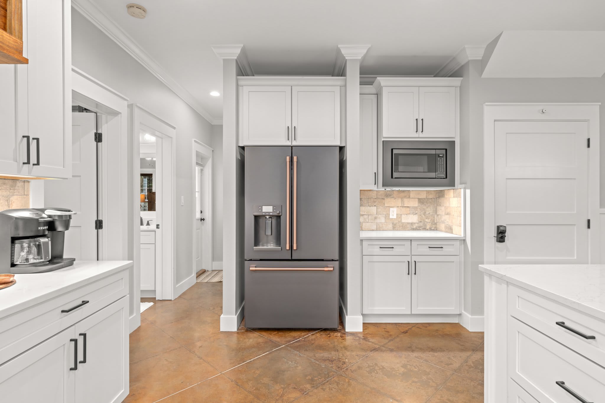 GE Cafe Appliances, Fridge makes ice and both HOT and COLD water.