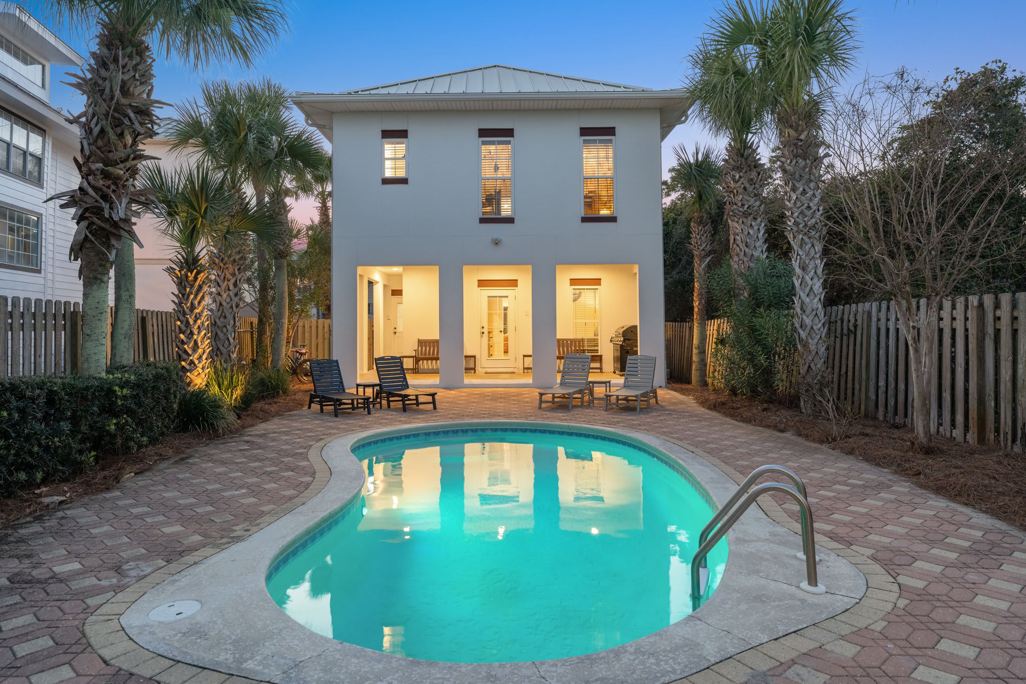 Private Pool, 6 Lounge Chairs, benches, Gas Grille, Table/Chairs for 6.