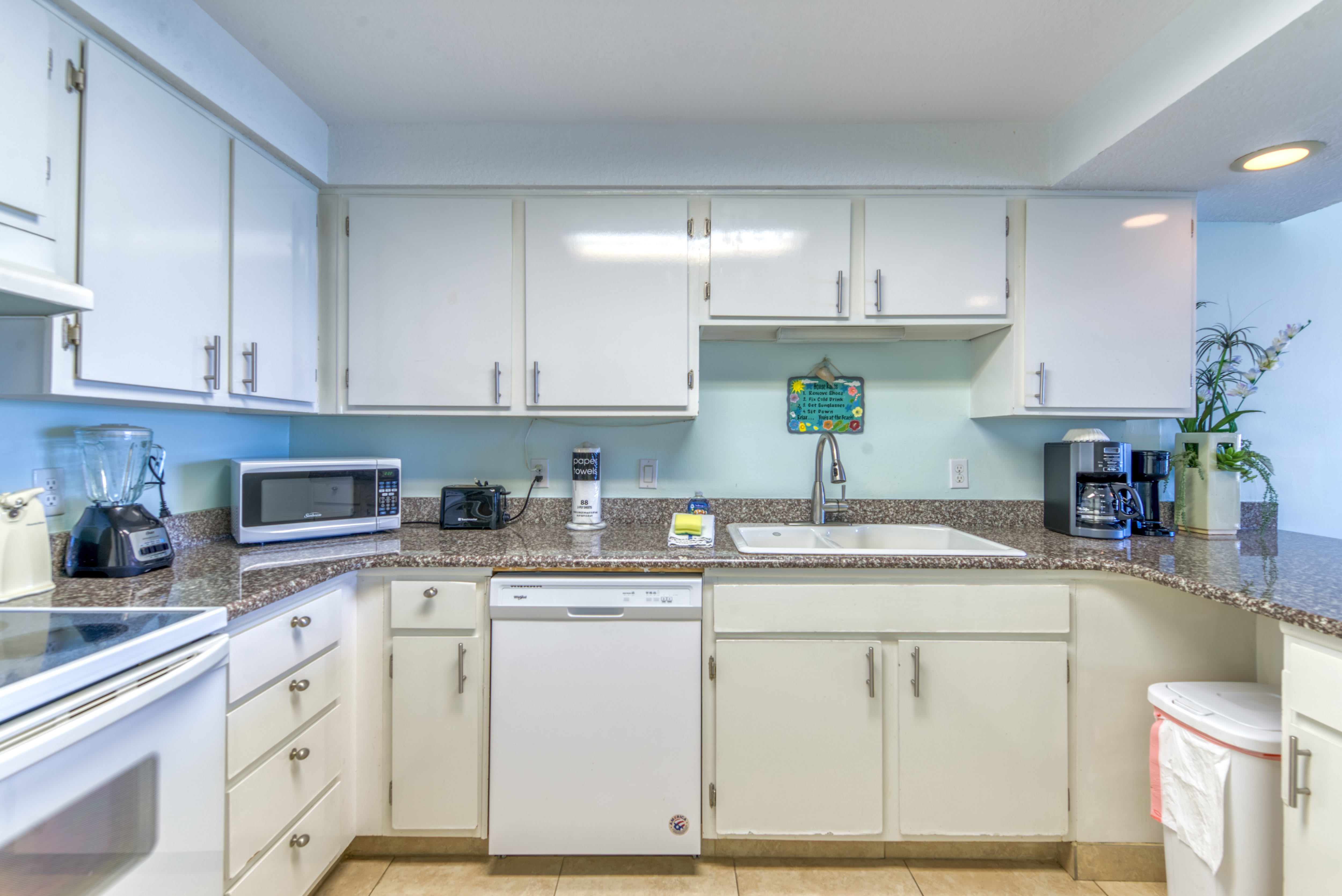 Fully equipped kitchen, perfect for home-cooked meals by the beach!