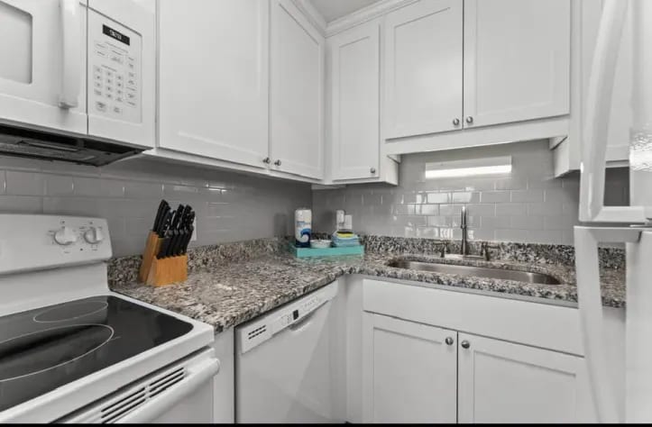 Fully furnished kitchen