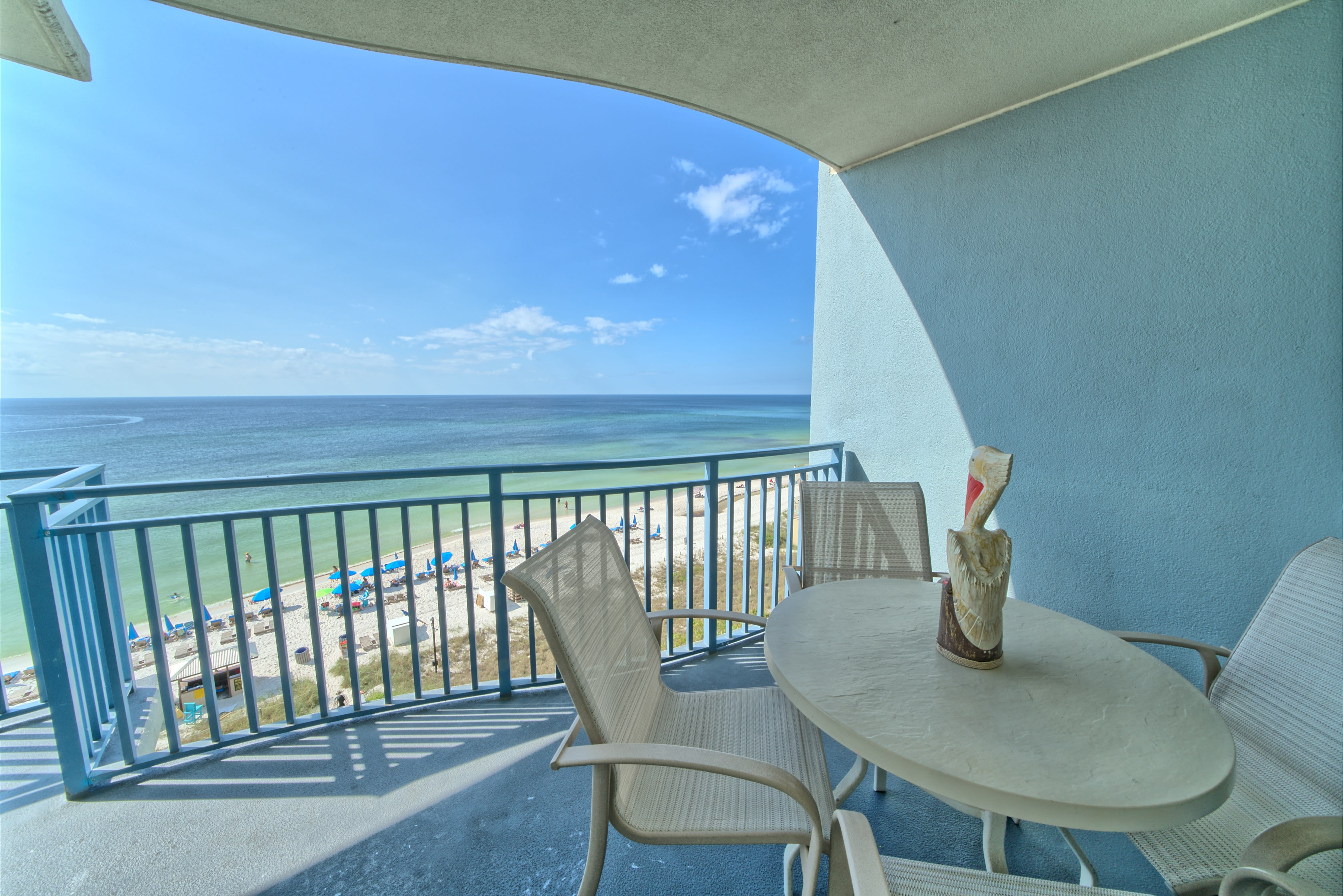 Table and 4 chairs for outdoor eating!