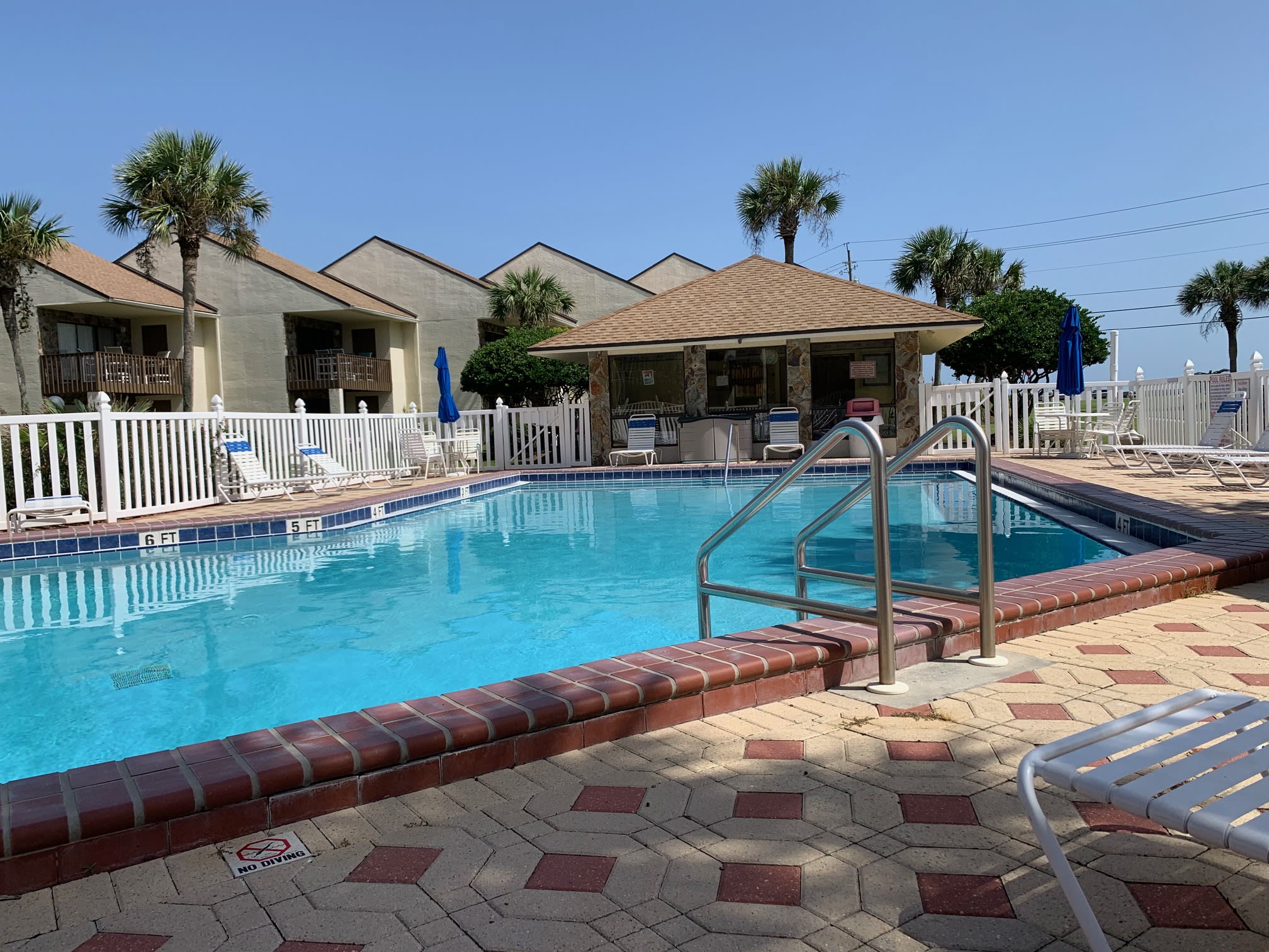 Hours of relaxing and swimming!1!