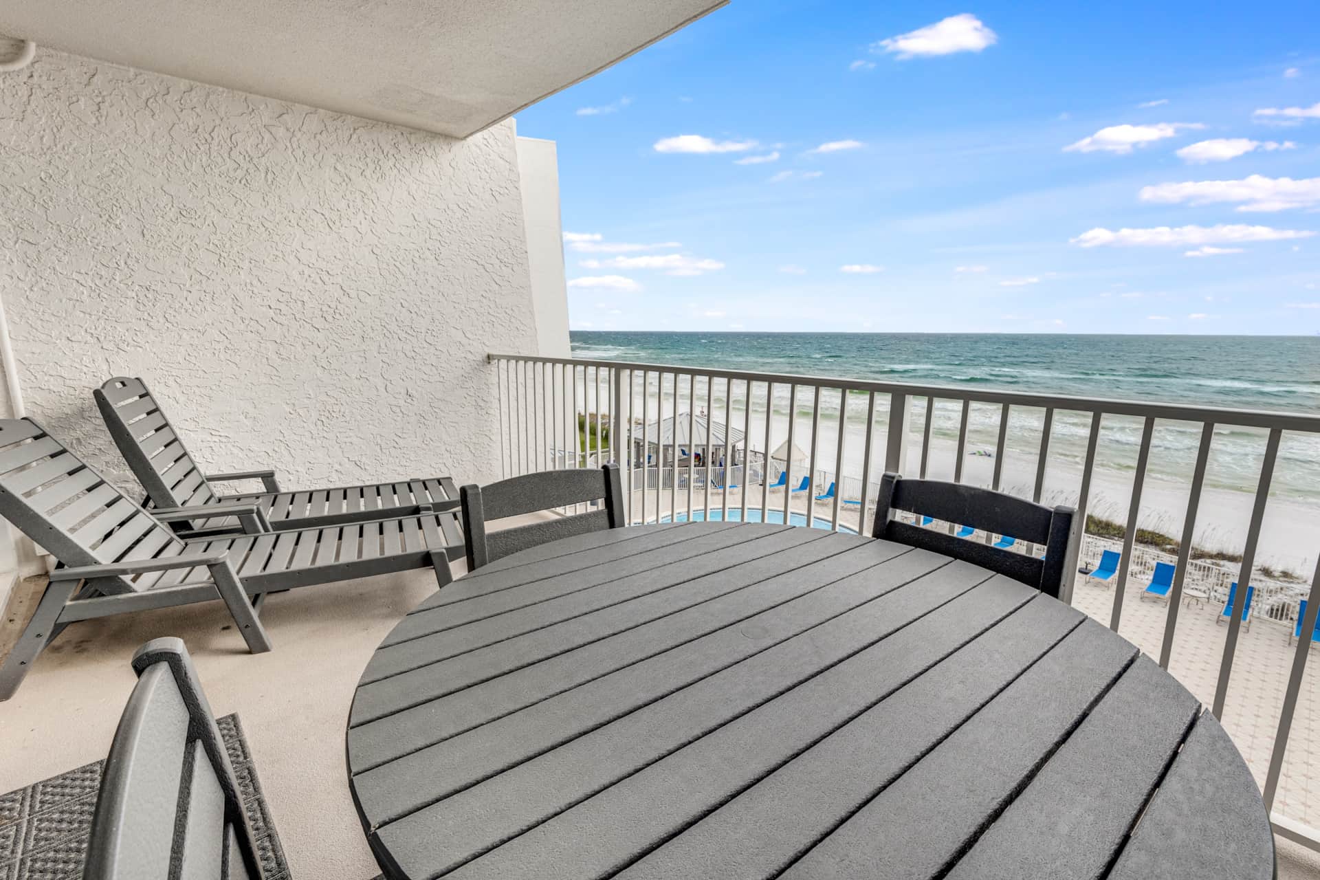 table for 4 plus two loungers!