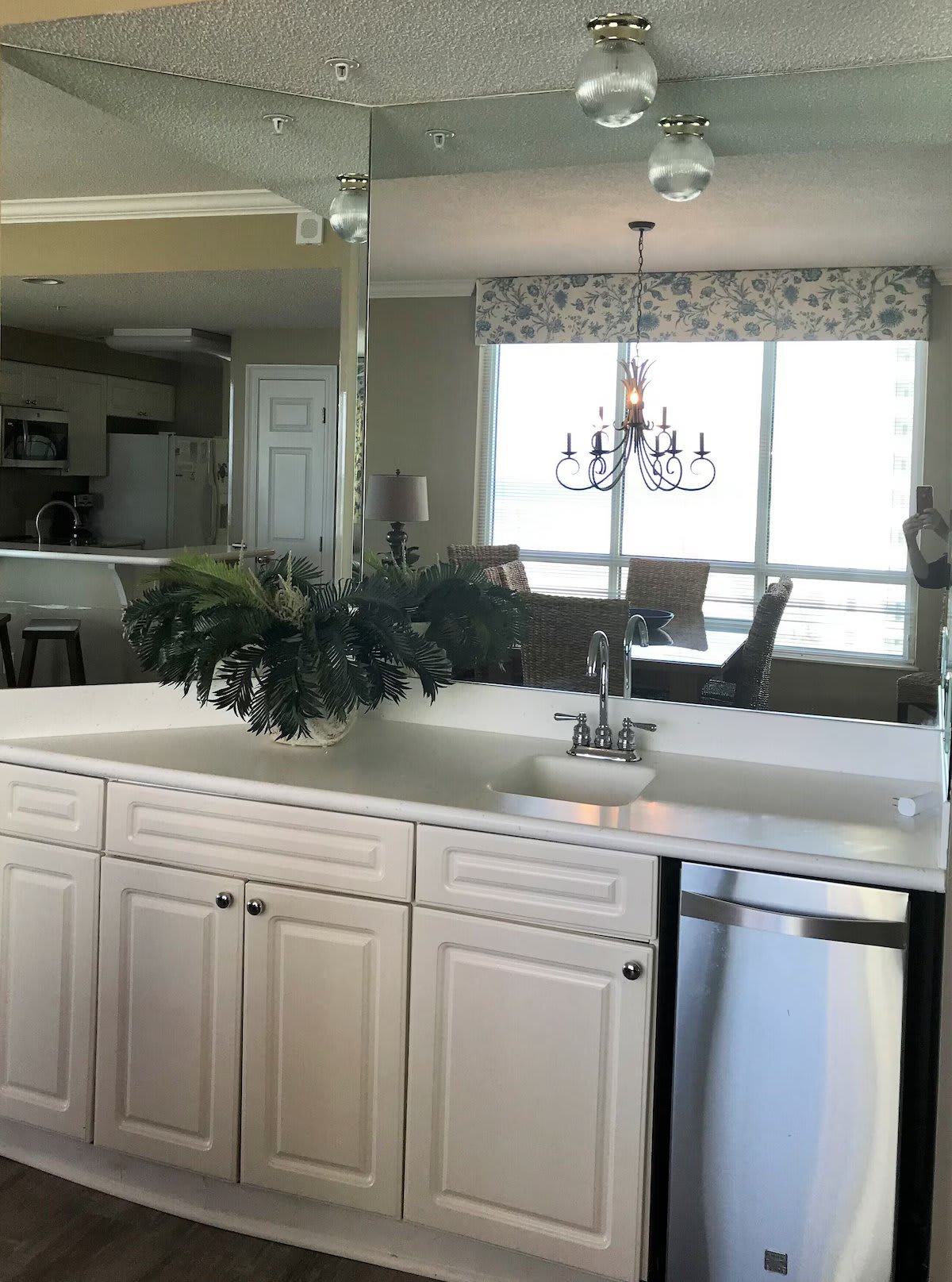 bar with sink and icemaker