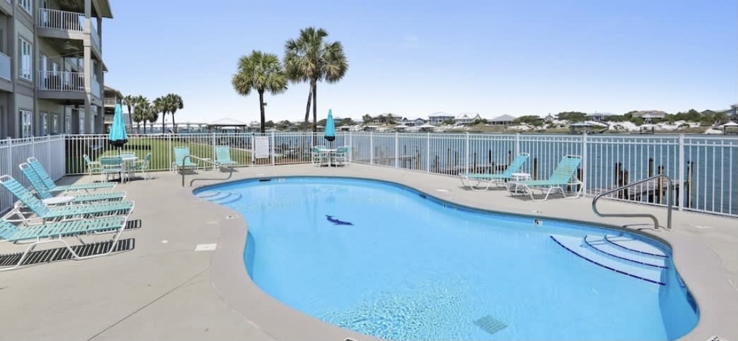 RELAX IN POOL &amp; ENJOY STUNNING VIEWS OF OLD RIVER 