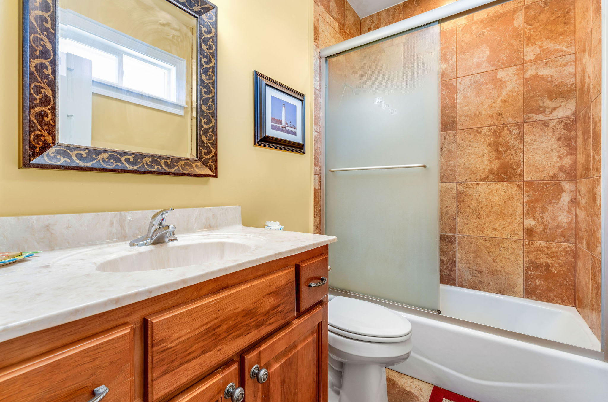 Queen bedroom bathroom