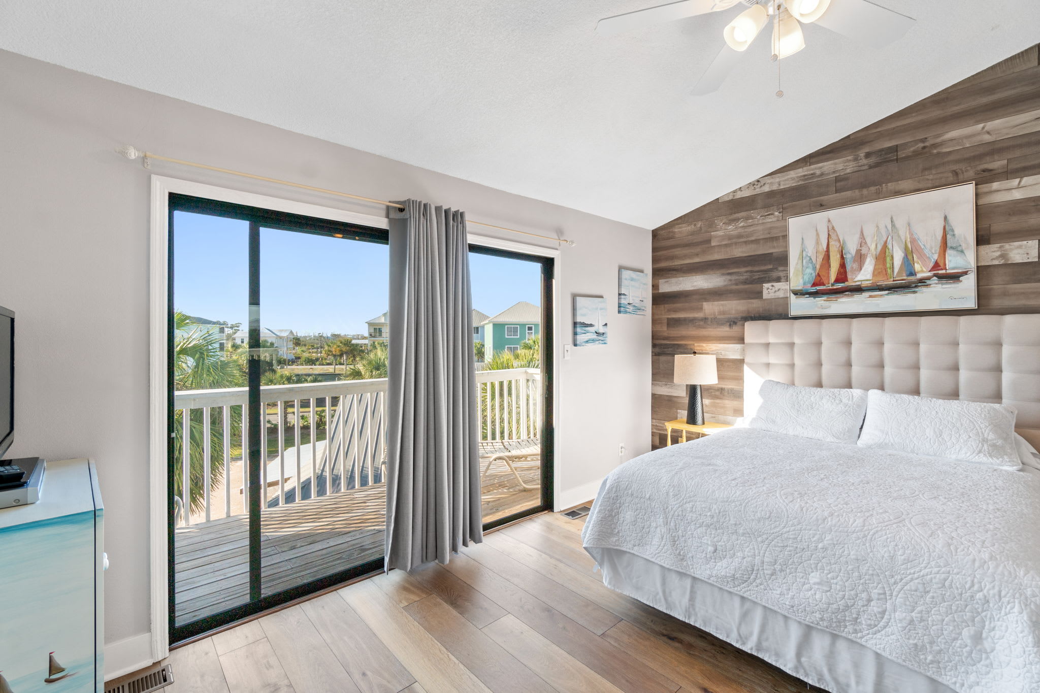 Queen bed with porch that features two loungers. Enjoy your coffee or a book! 