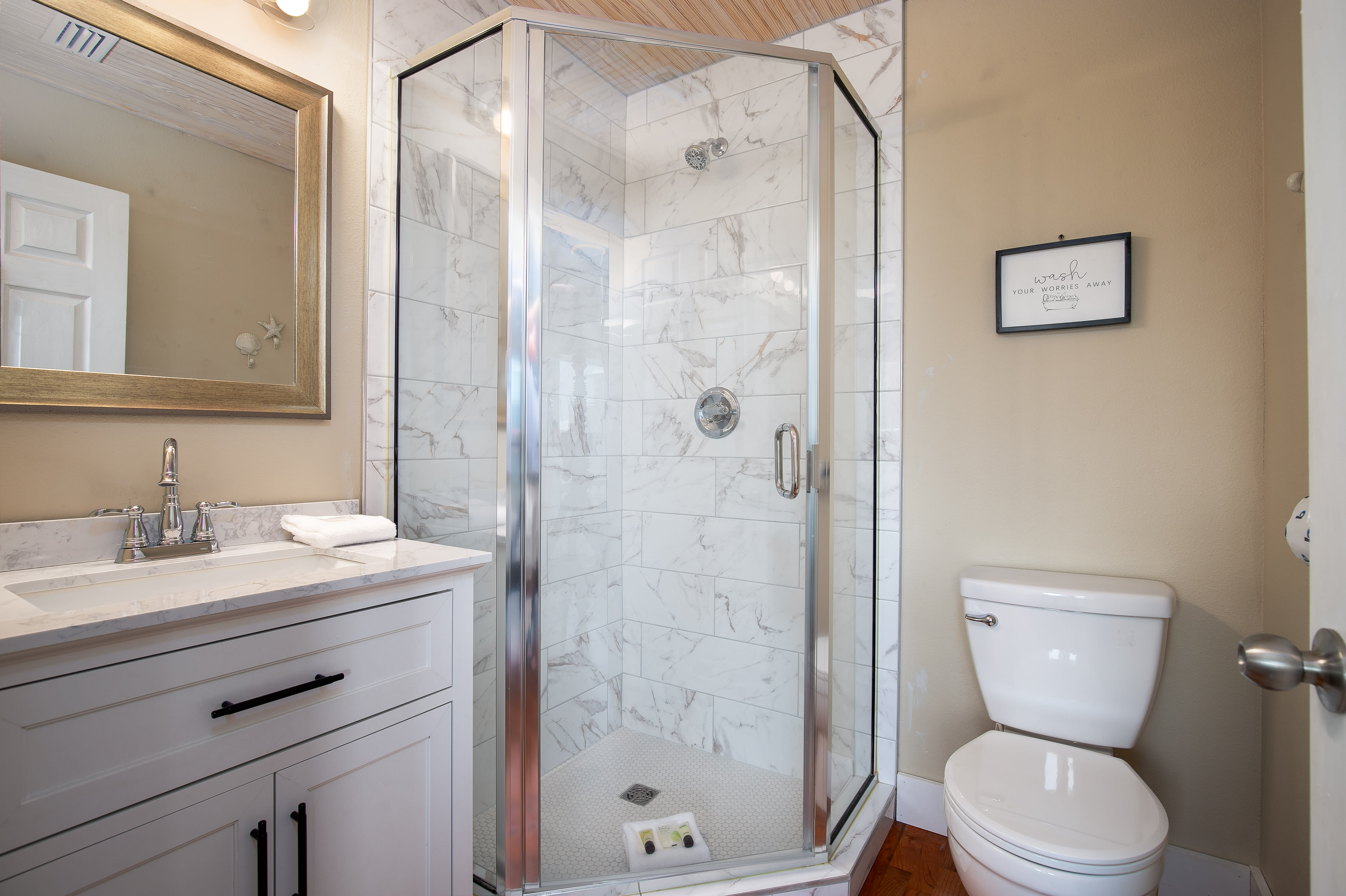 Ensuite bath with walk in shower.