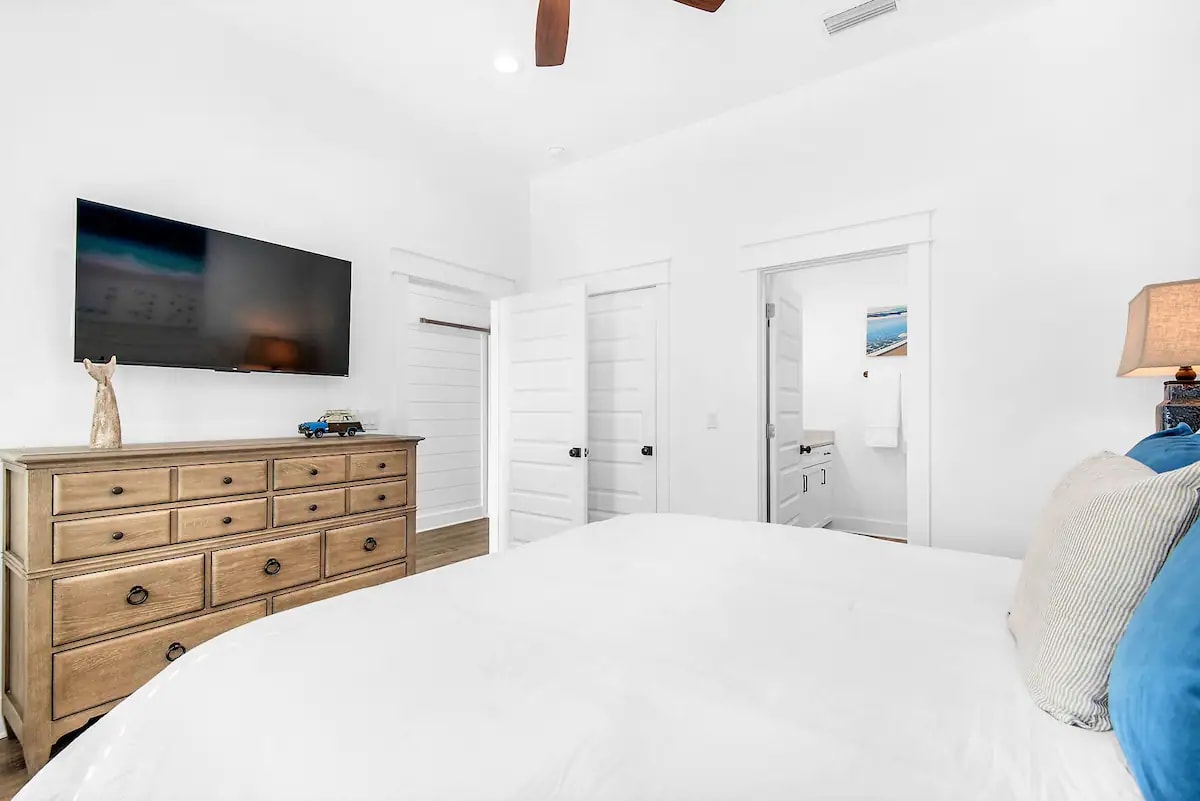 Latitude-19 1st floor. Bed 2, photo 2. King suite with private bath.