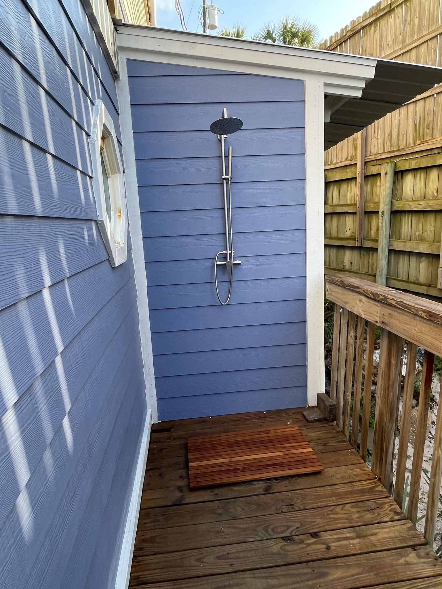 New Outside Rain Shower with hand wand and hot/cold water