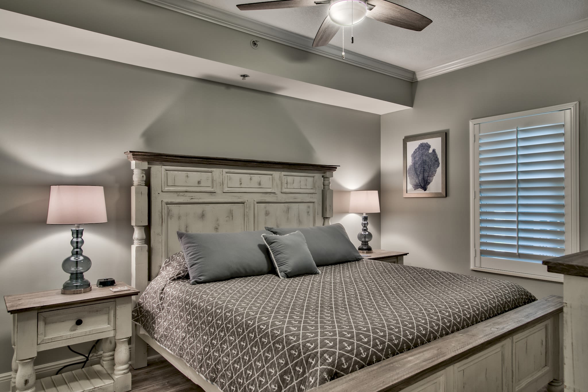 The 2nd bedroom is huge with a king bed. It's essentially another master bdrm!