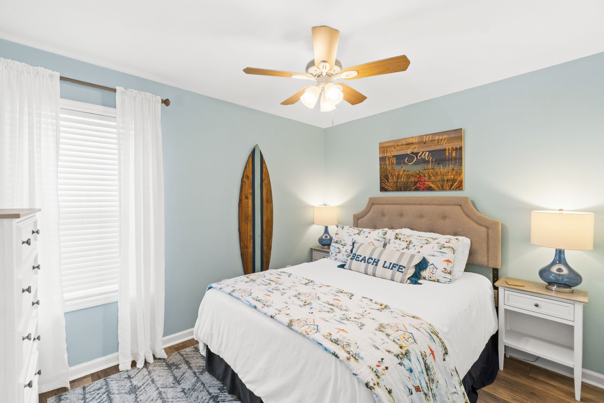 Bedroom 2- Queen Bed