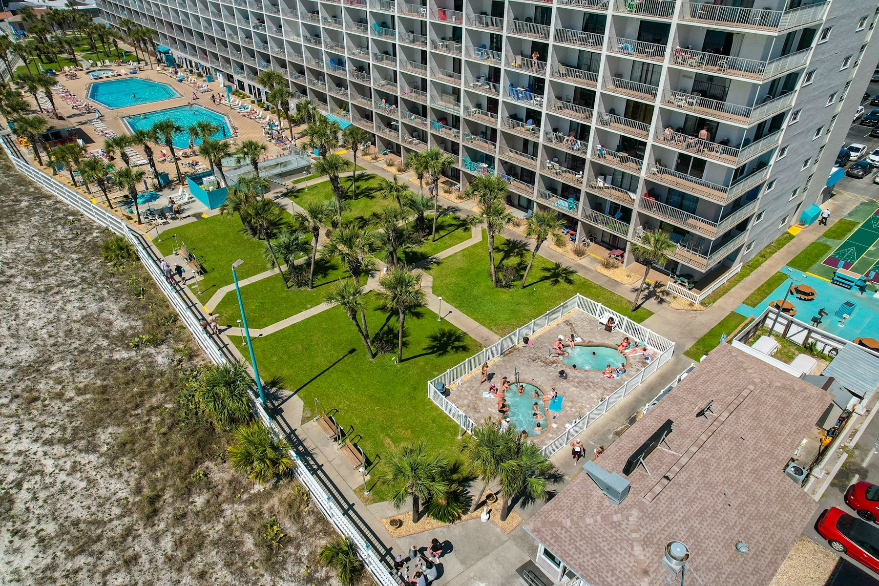 pools, hot tubs and close to everything, parking is ocean front as well