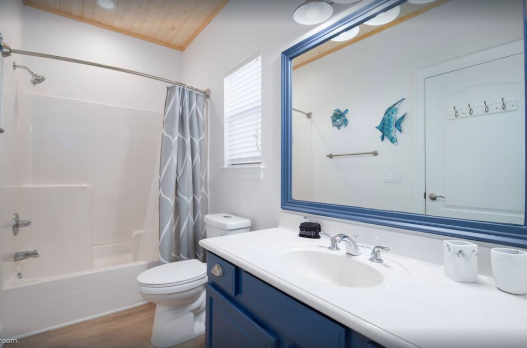 Main level full bath