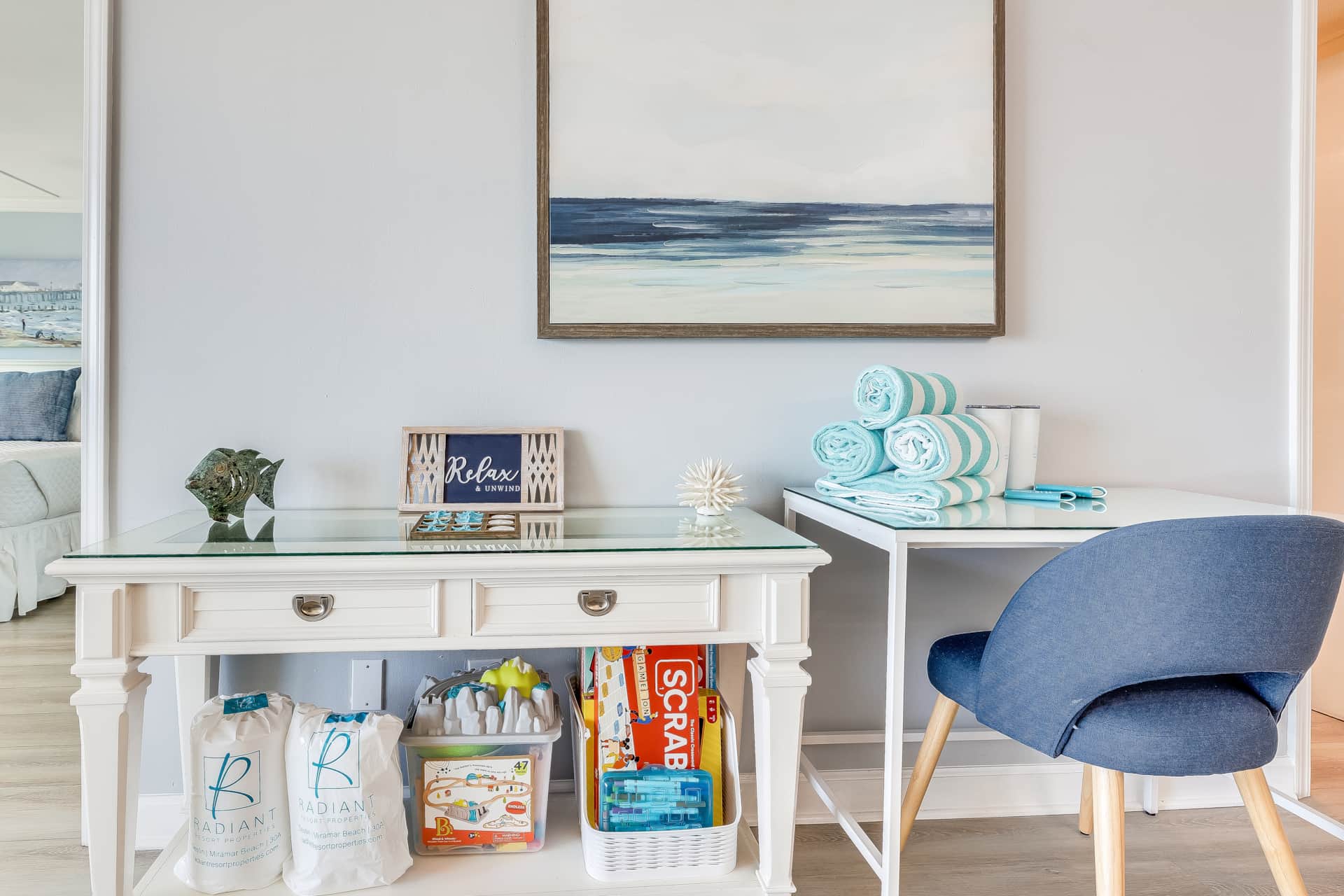 Mini-work station - Board games and beach towels included!