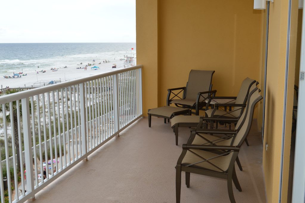 The Balcony is fitted out with high quality, heavy aluminum furniture