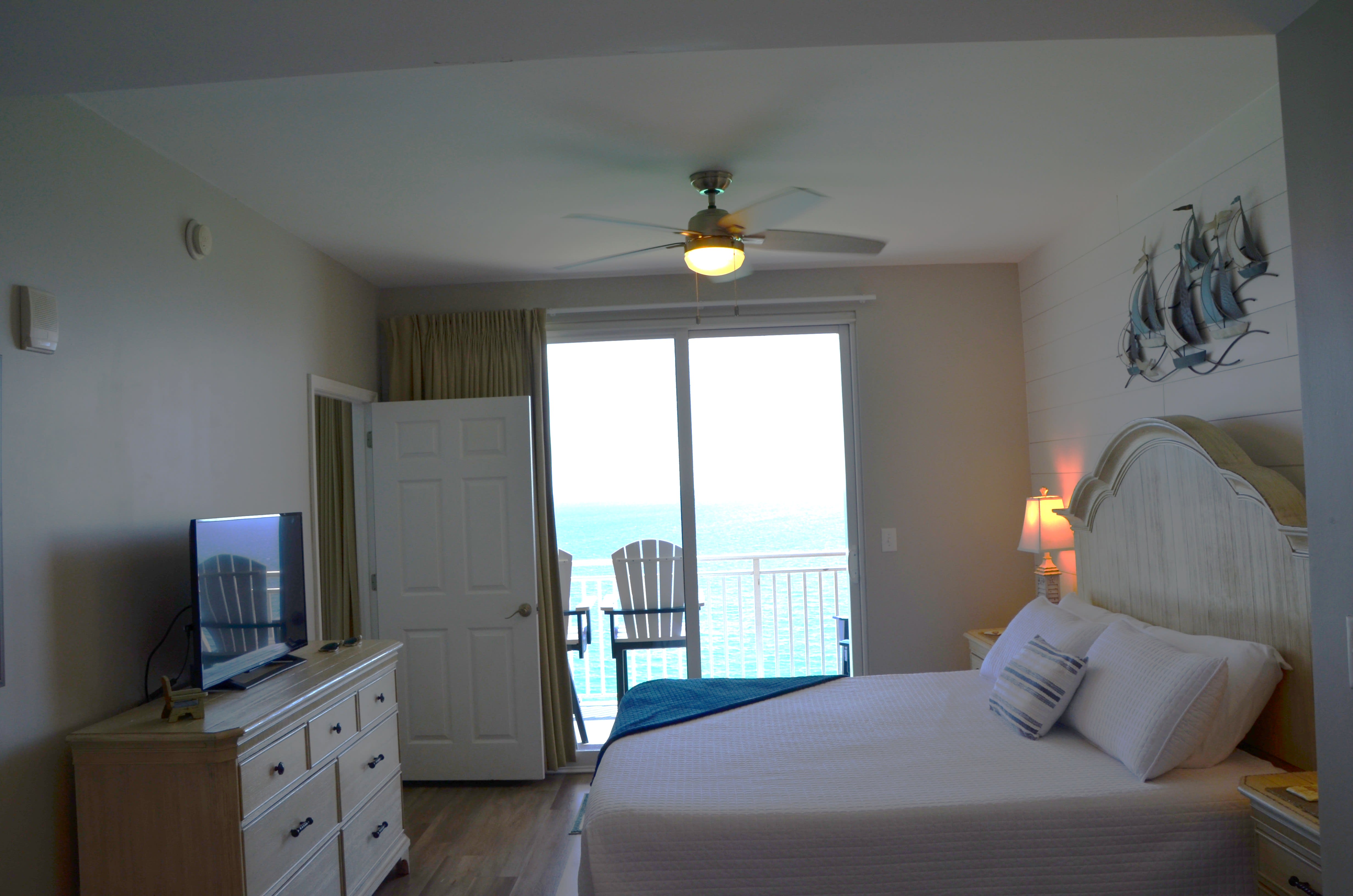 Master Bedroom, King Bed