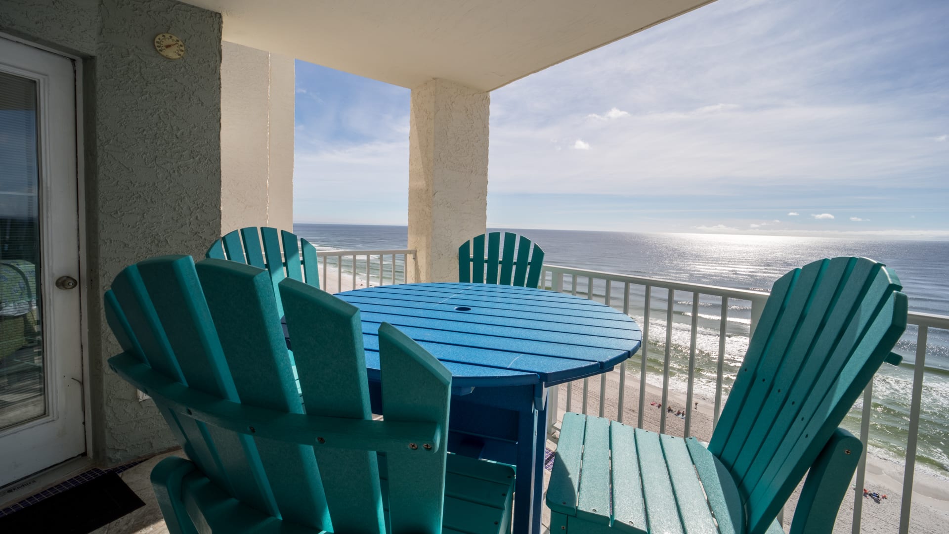 New bistro table w/4 chairs and awesome panoramic views