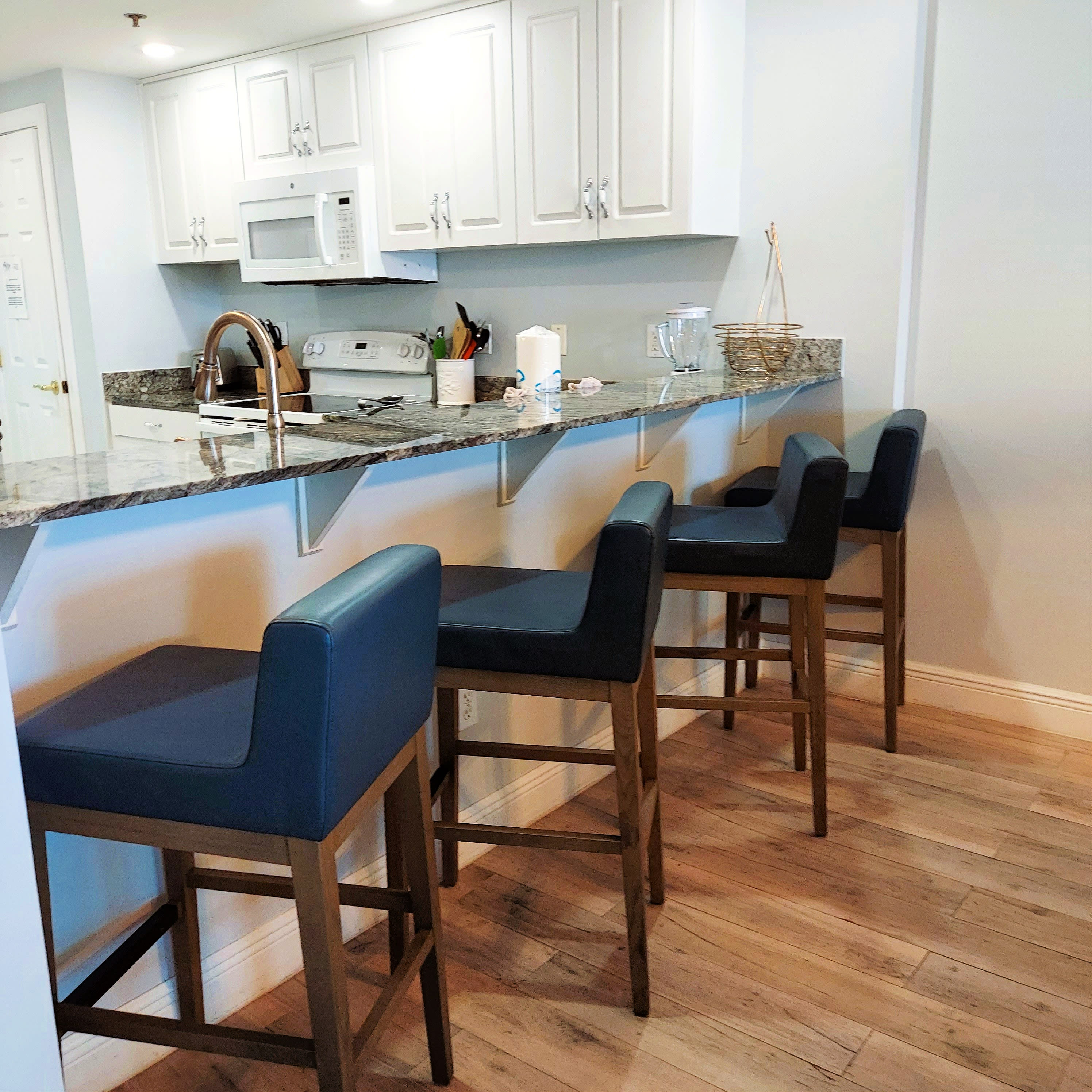 Seating for 4 at Bar