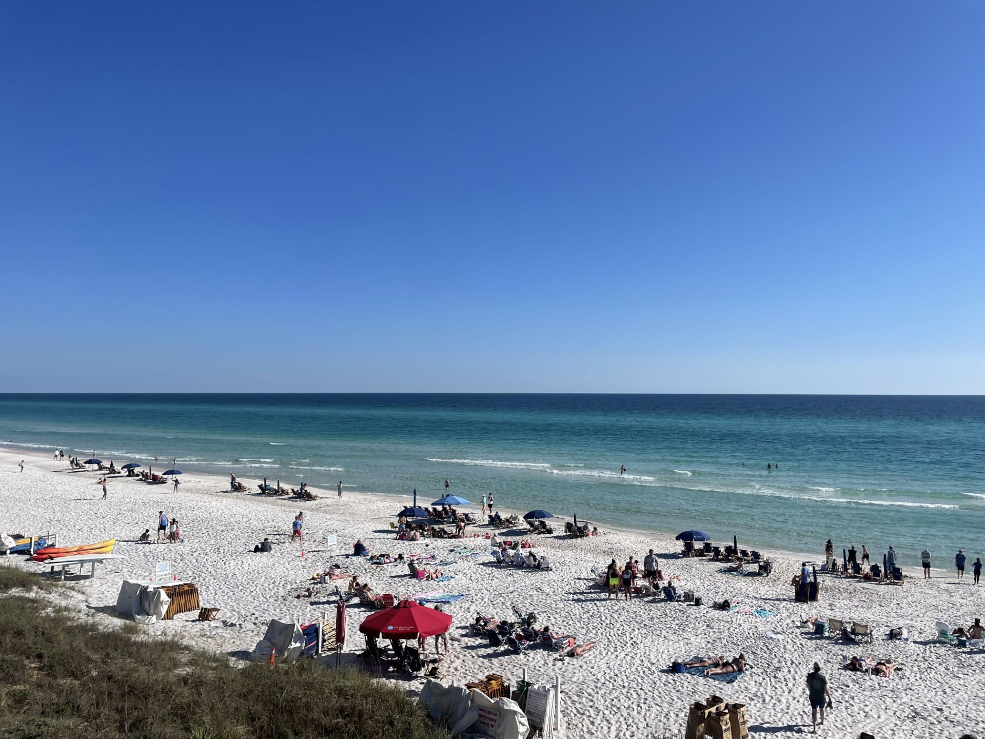 Sugar white sands &amp; sparkling waters of the emerald coast - beautiful all year!