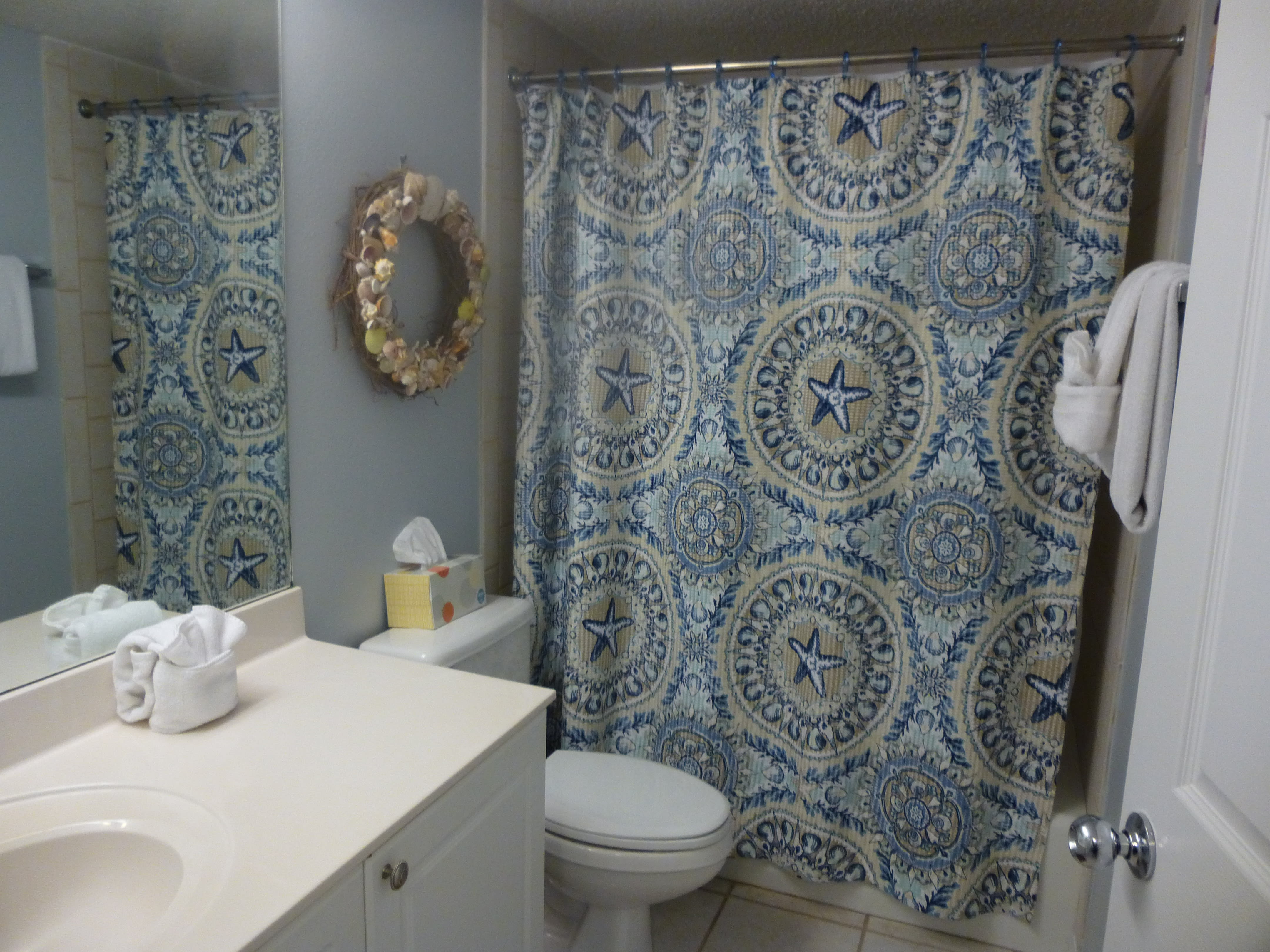 Twin Room bathroom shared with sofa area