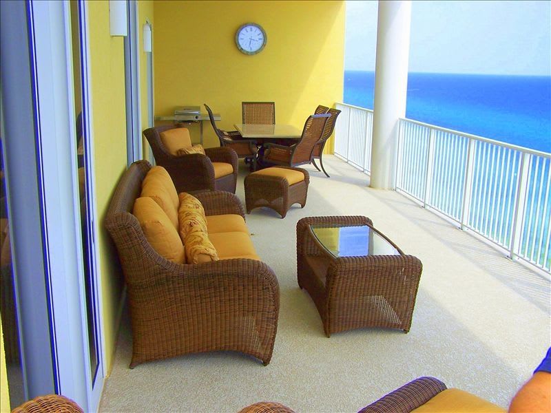 Enjoy meals from stainless steel grill on the marb