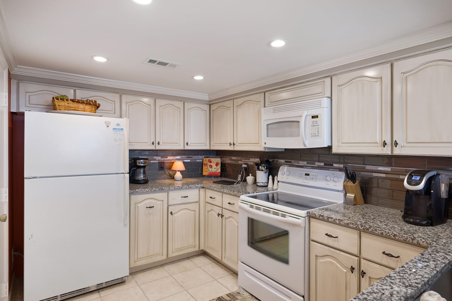 Kitchen..well stocked