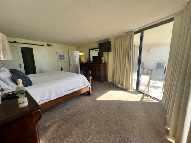 MasterBedroom Ocean Side