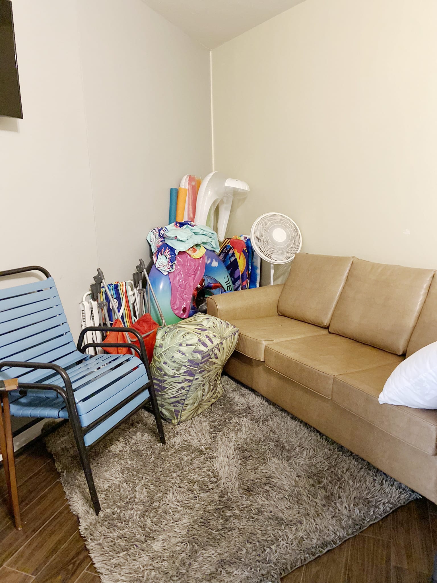 BunkRoom Hangout Area/ Sleeper Sofa and Beach Amenities 