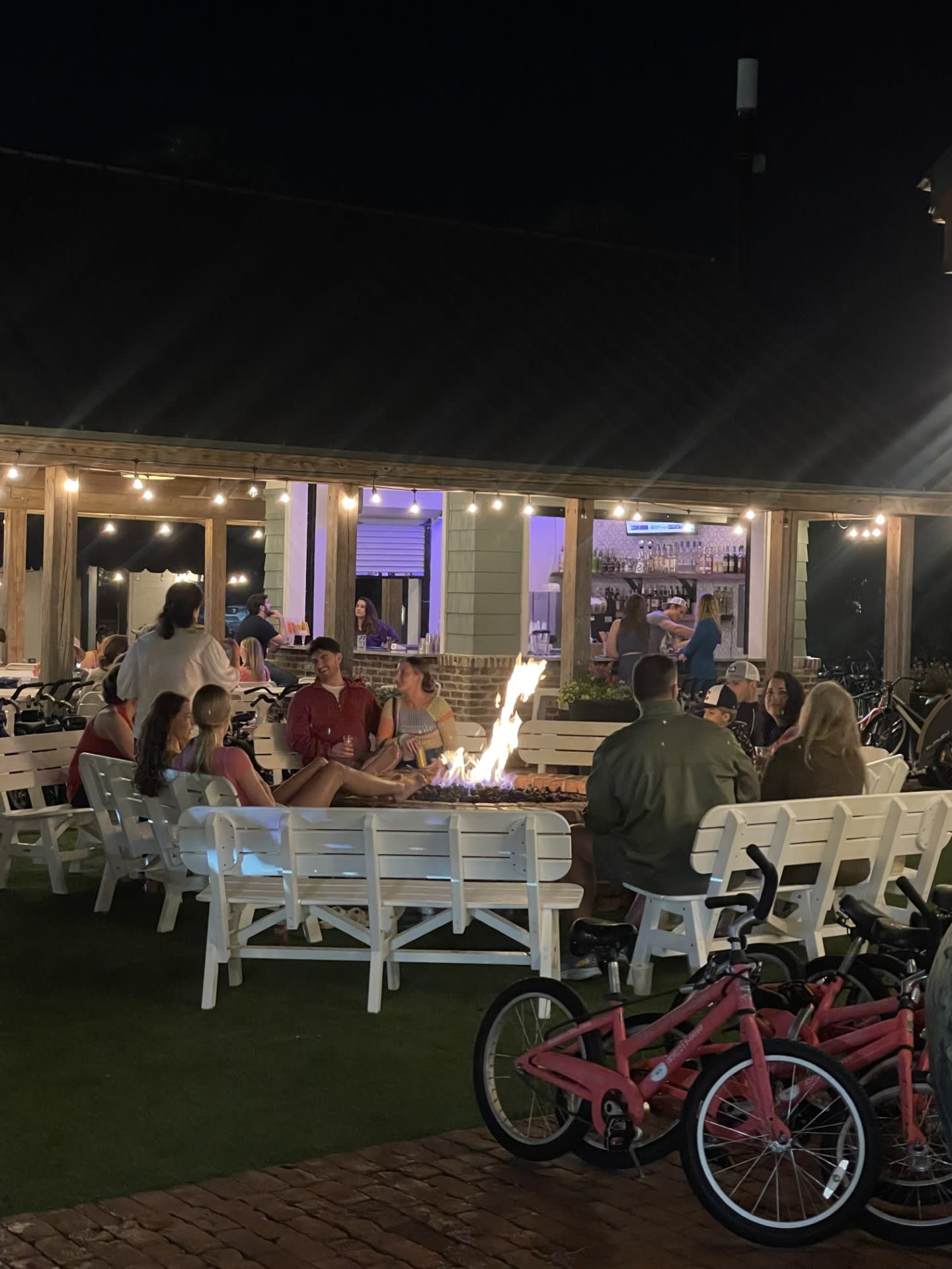 Walk to Peddler's Pavilion - nightly live music &amp; weekend farmer's markets