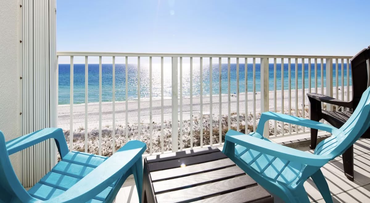 Gorgeous oceanfront views from the balcony!