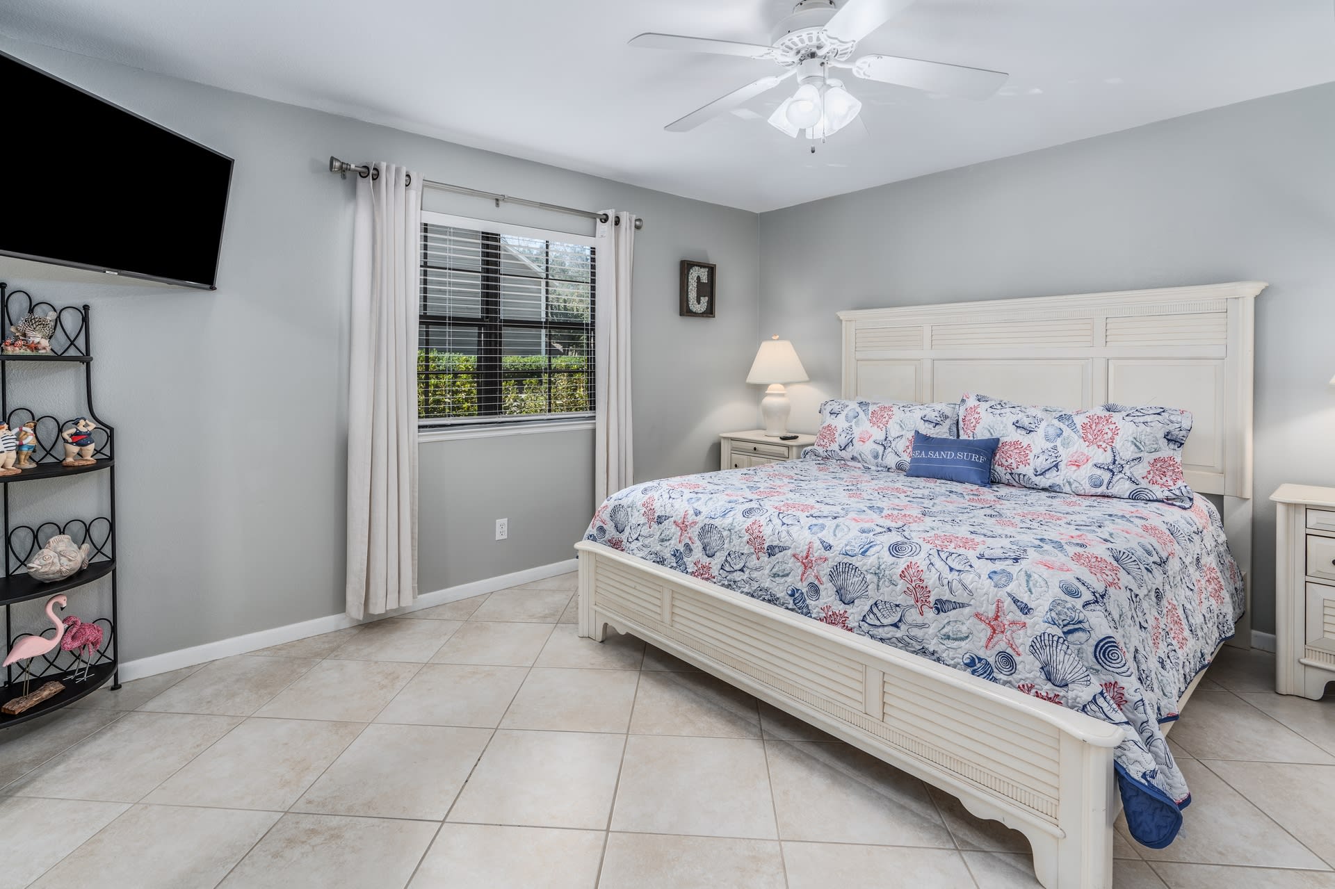 Master BR has king bed