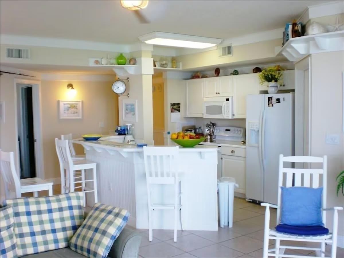 Kitchen. Ocean view from the sink.