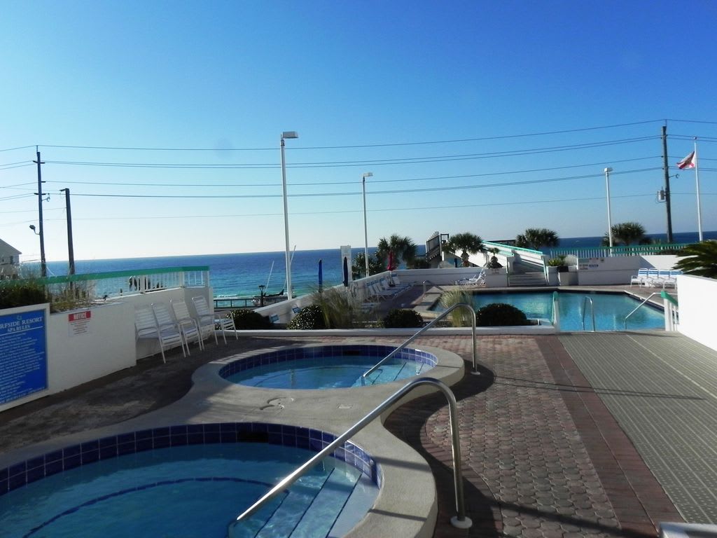 Hot tubs and pool overlooking the Gulf