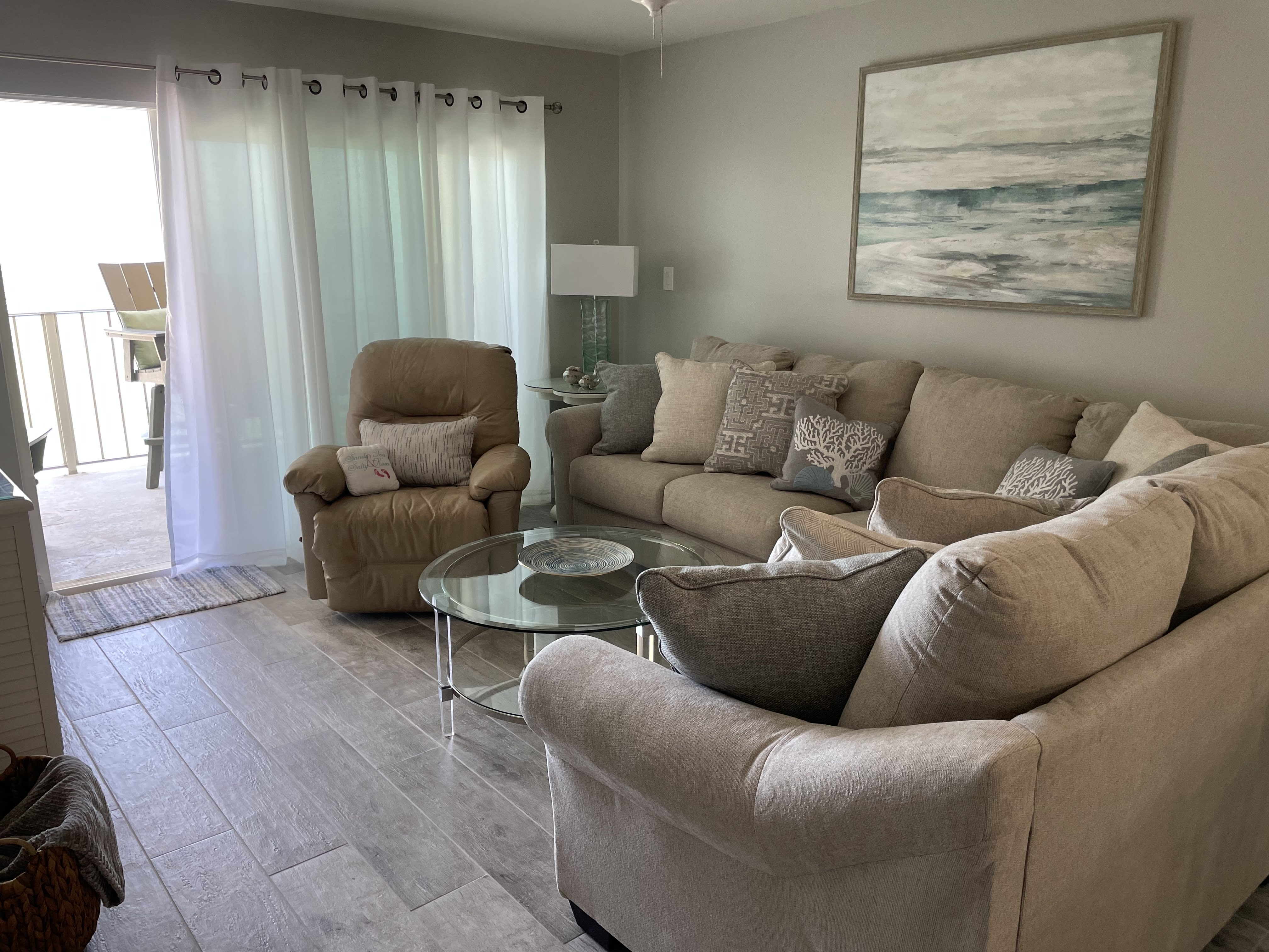 Living Area - NEW recliner 2023 not pictured