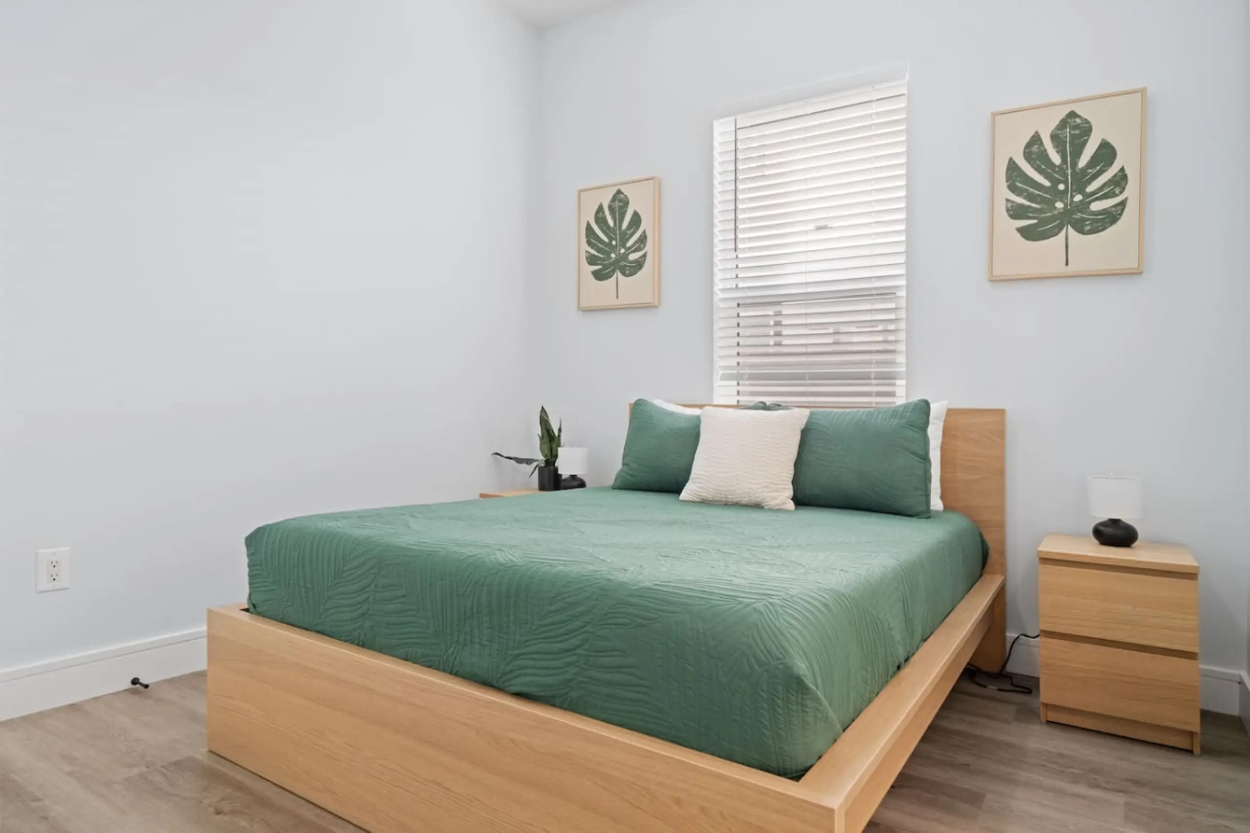 Comfy wueen bedroom in the room downstairs