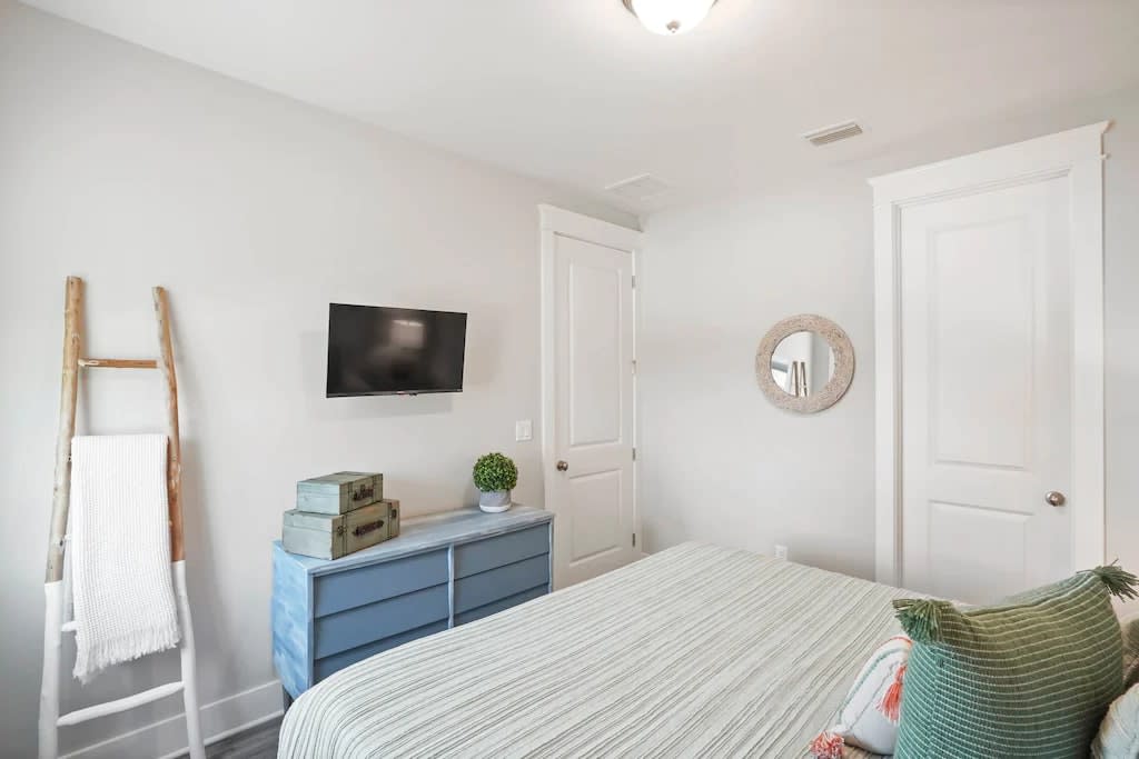 Upstairs Guest Bedroom with King Size Bed
