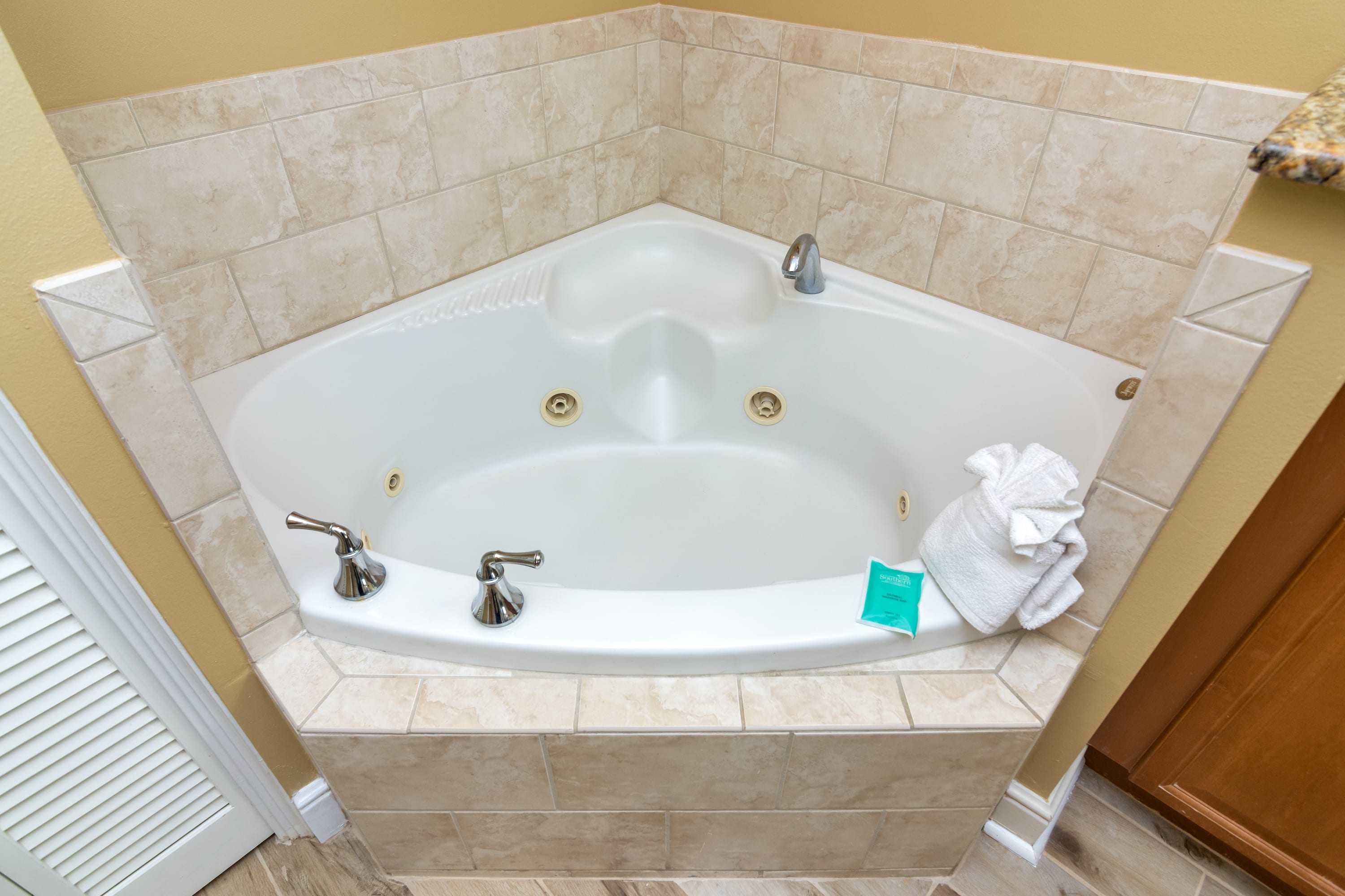 Ahhhh... unwind in your big jetted tub in the master bathroom