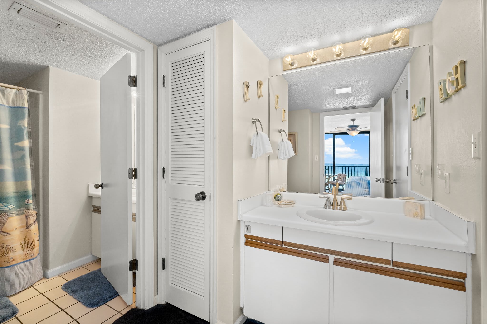 LARGE MASTER BATH AREA